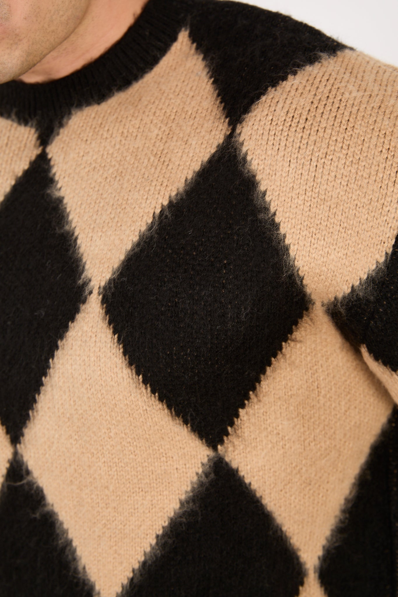 X-5008 Men’s Argyle Knit Sweater – Beige & Black