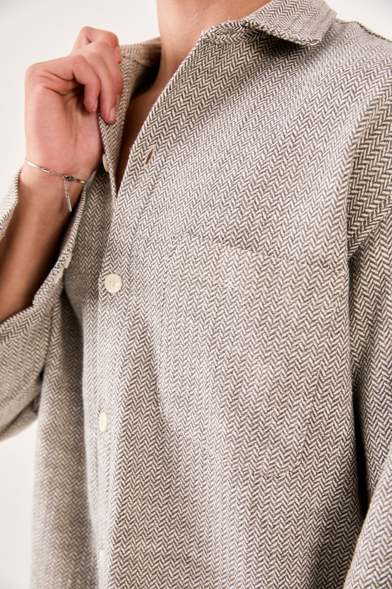 X-001 Men’s Light Grey Herringbone Weave Shirt – Regular Fit