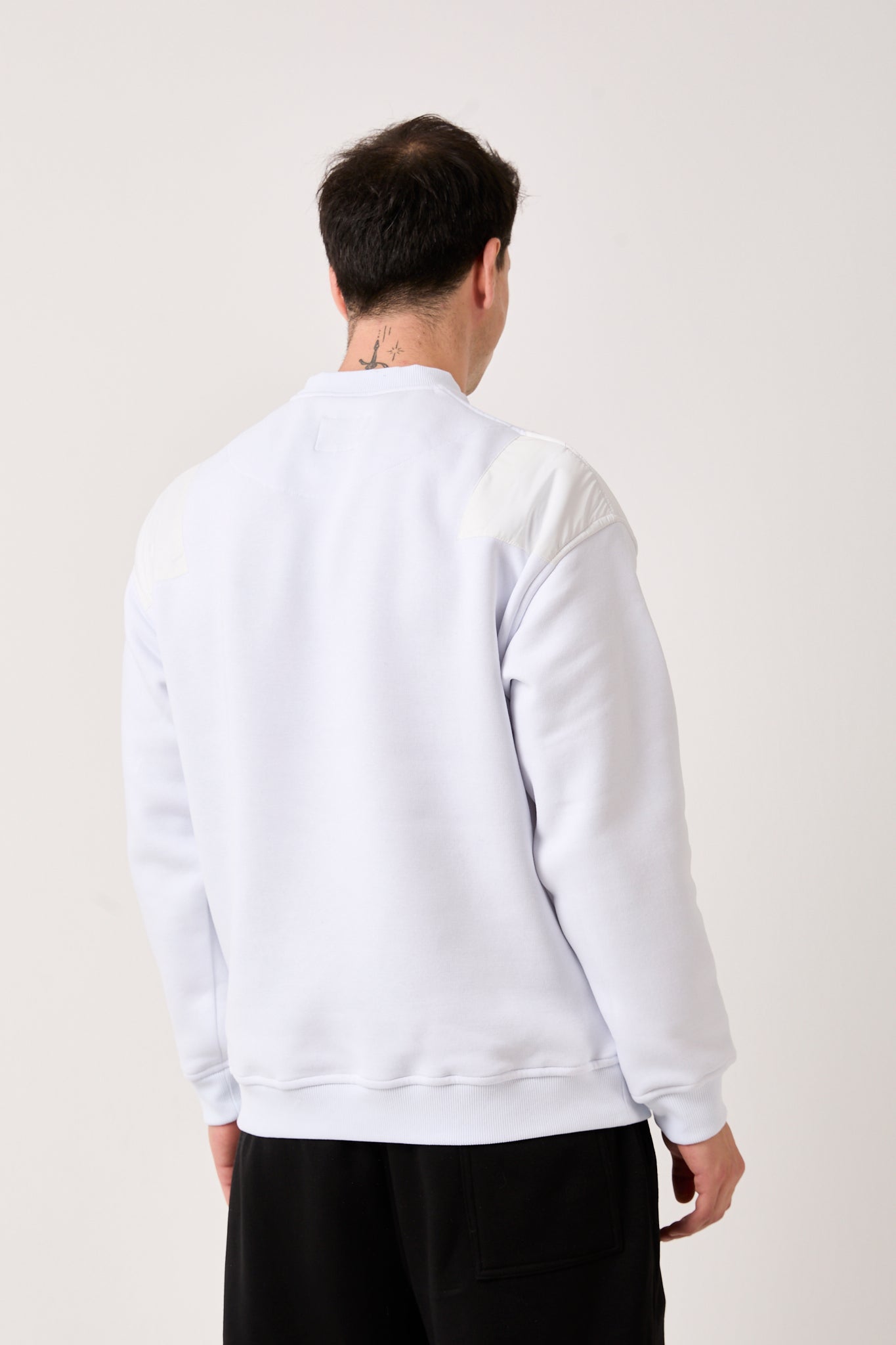 X-1002 Oversized Sweatshirt with Zipped Pocket – White | 3-Thread Brushed Fleece