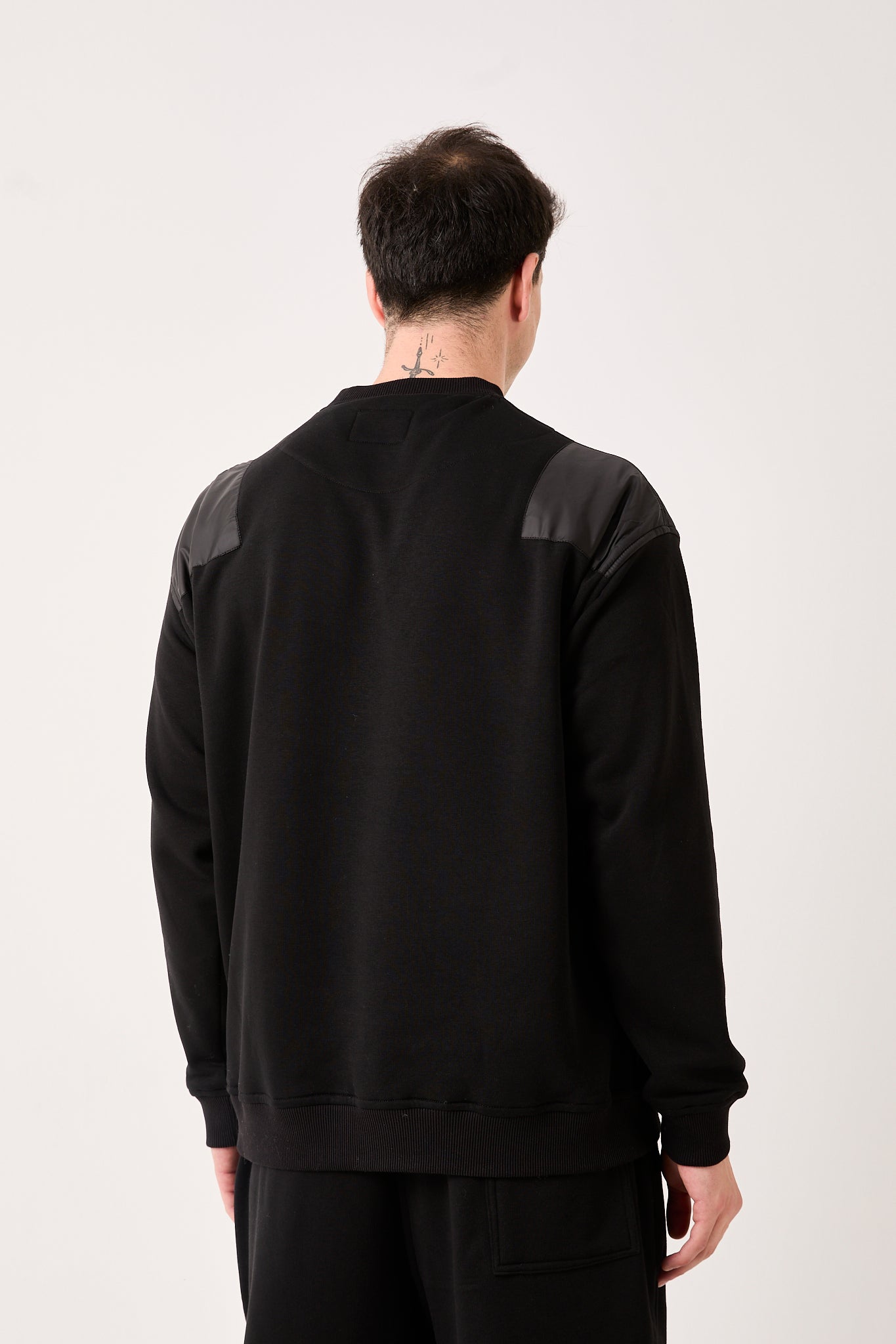 X-1005 Oversized Sweatshirt with Zipped Pocket – Black | 3-Thread Brushed Fleece