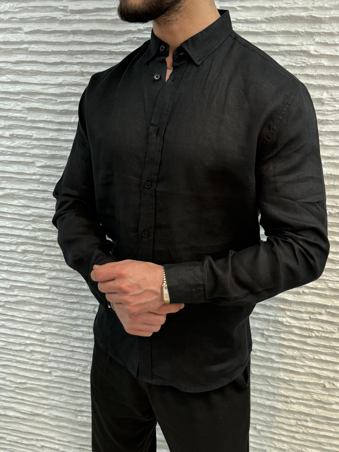 color:black