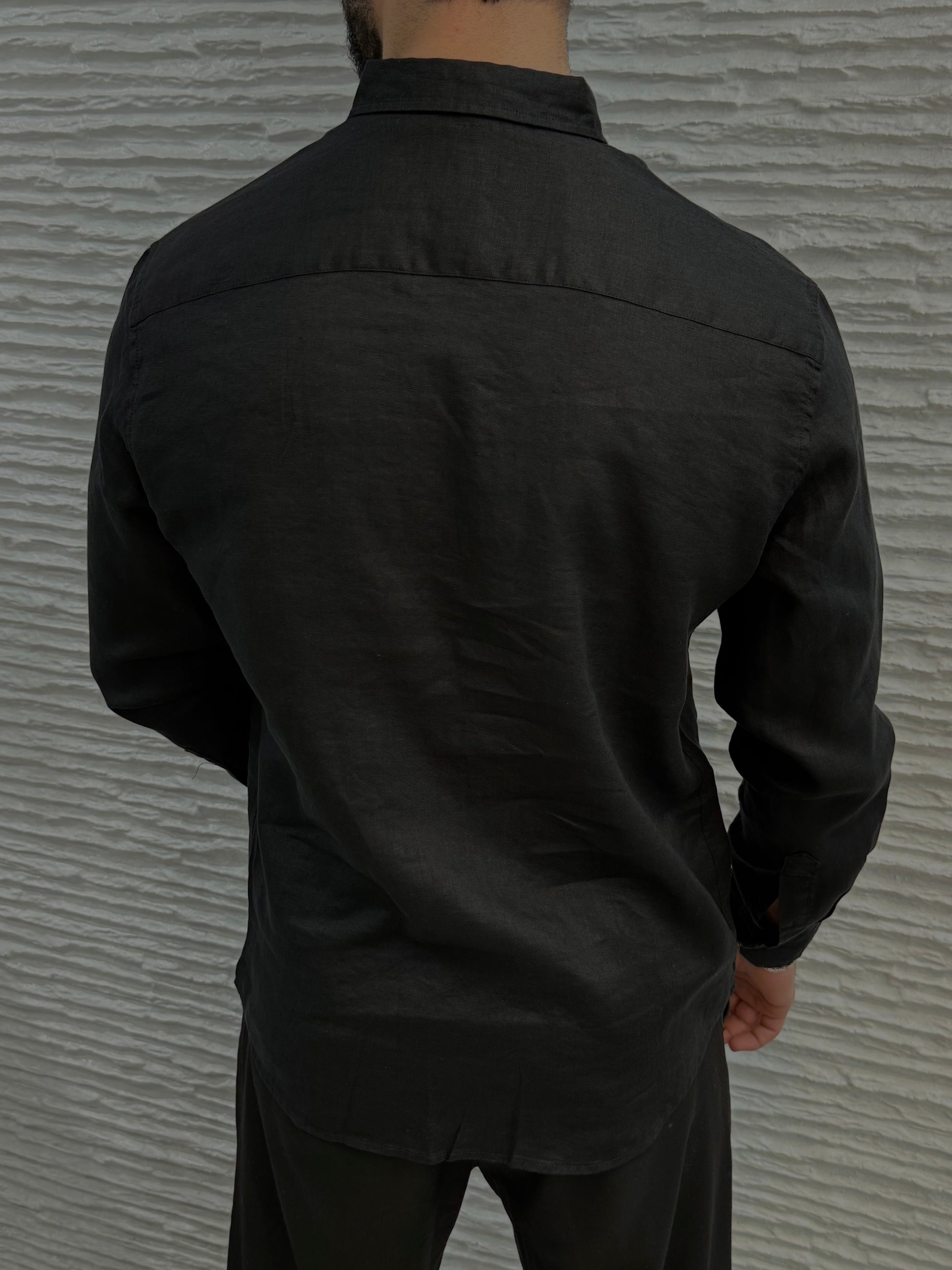 color:black