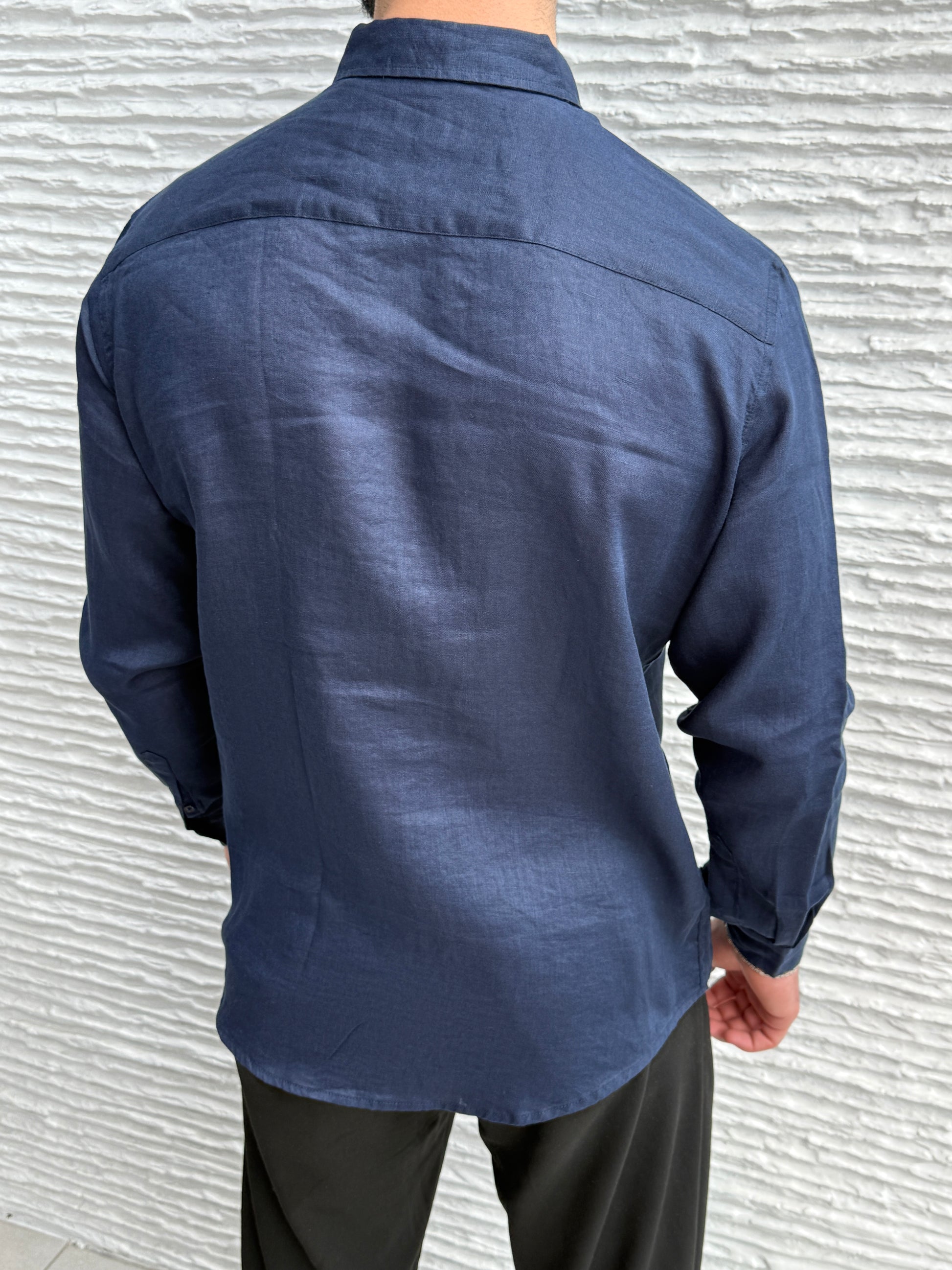 color:navy