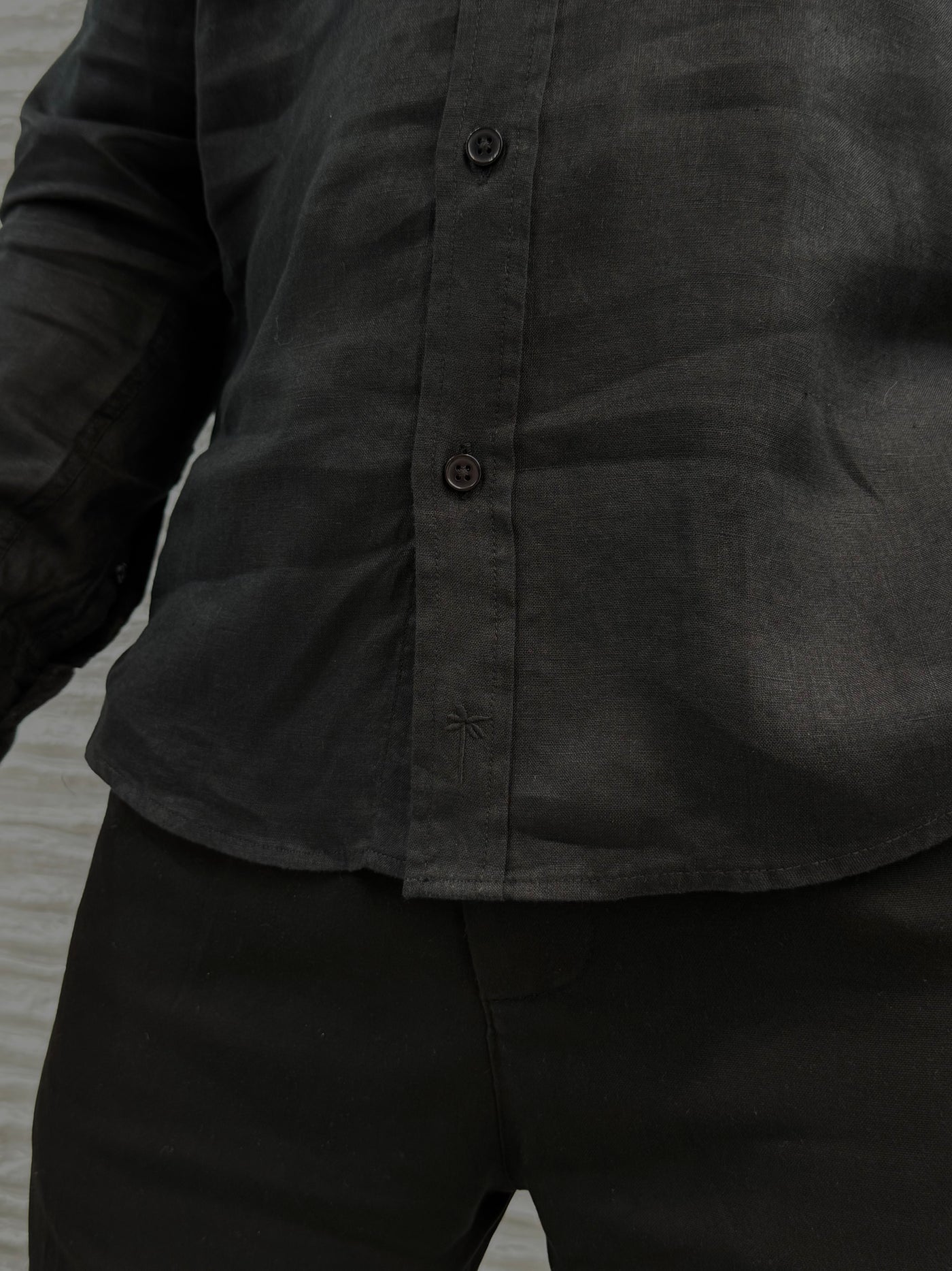 color:black