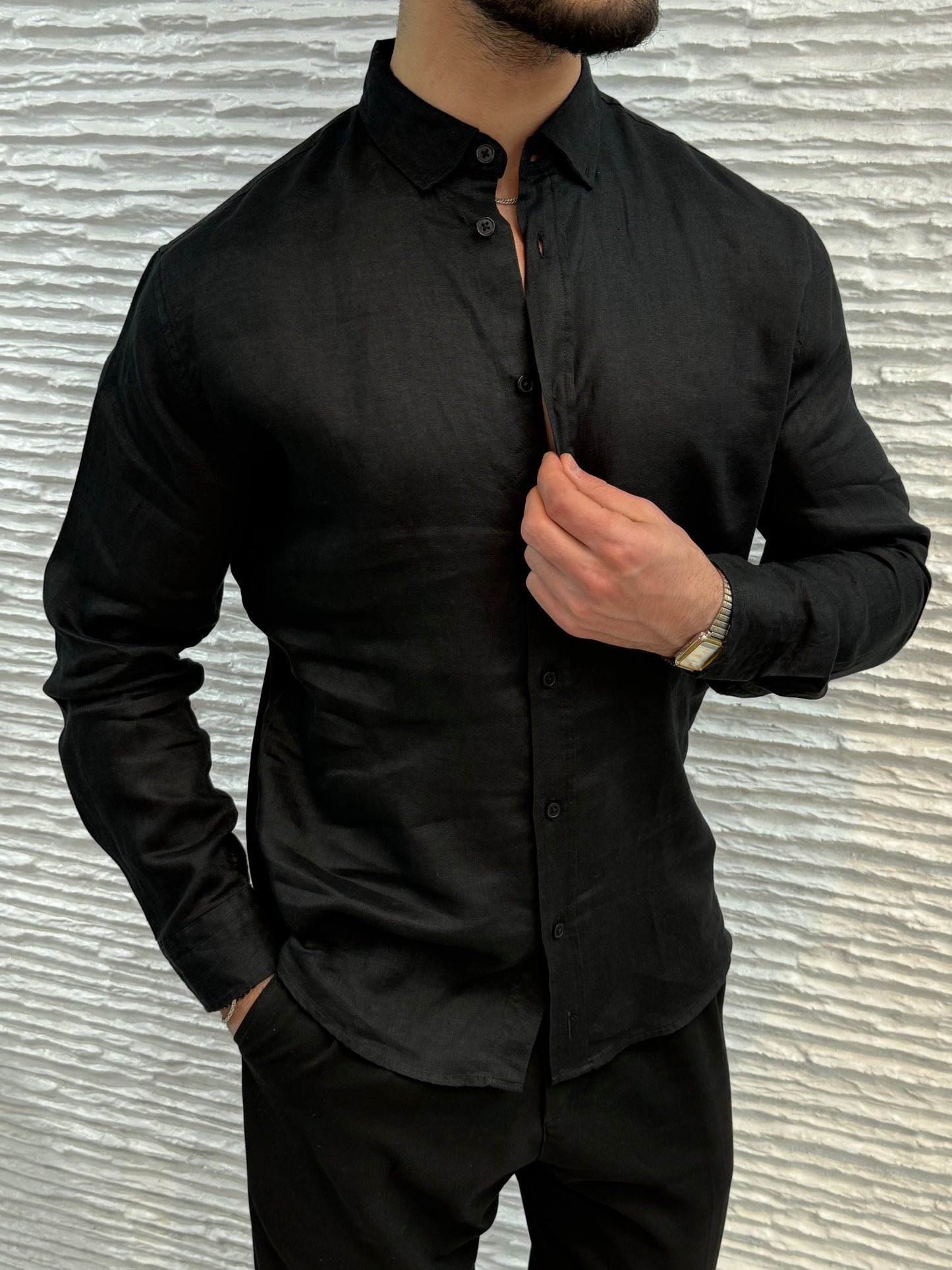 color:black