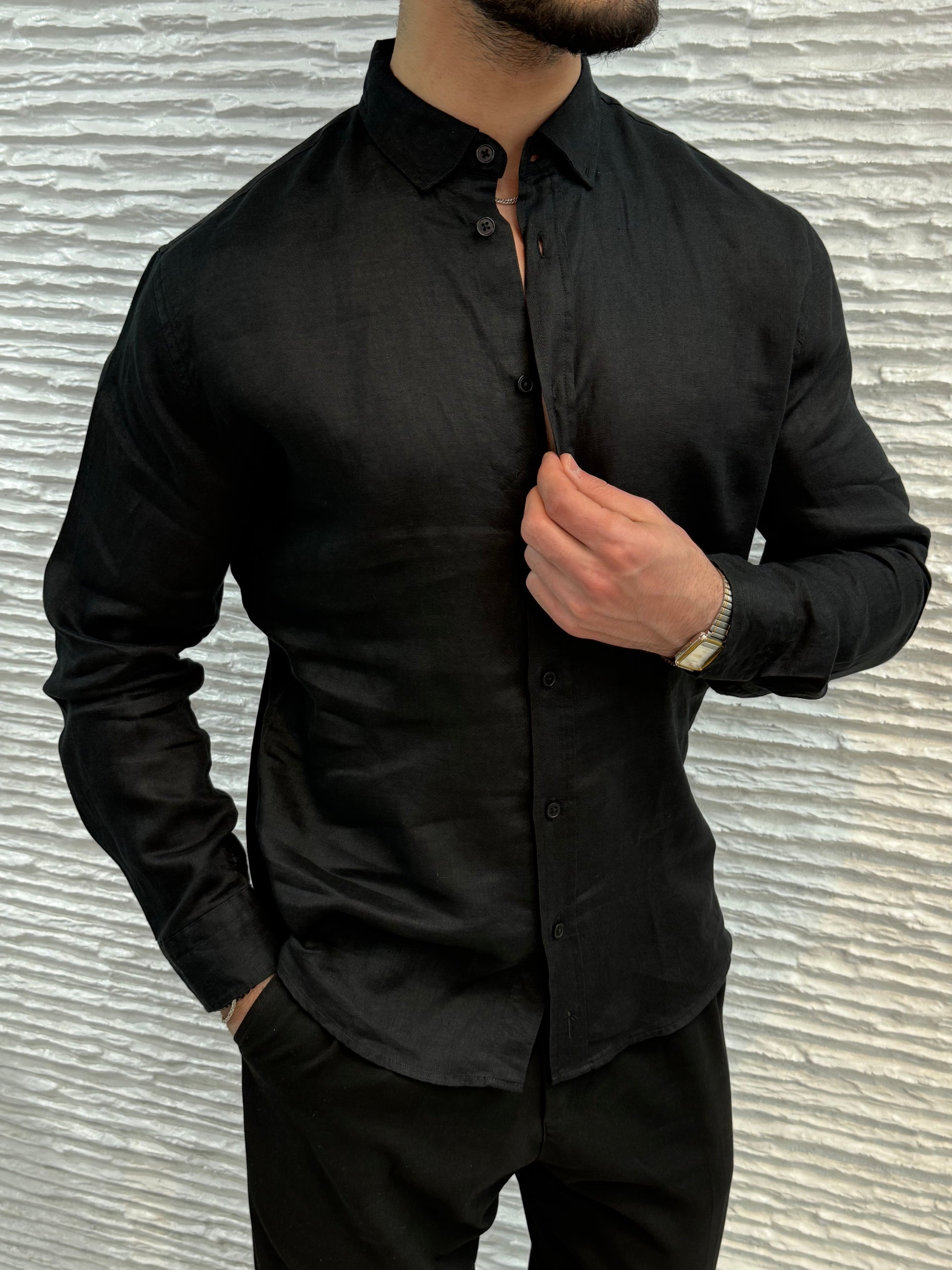 color:black