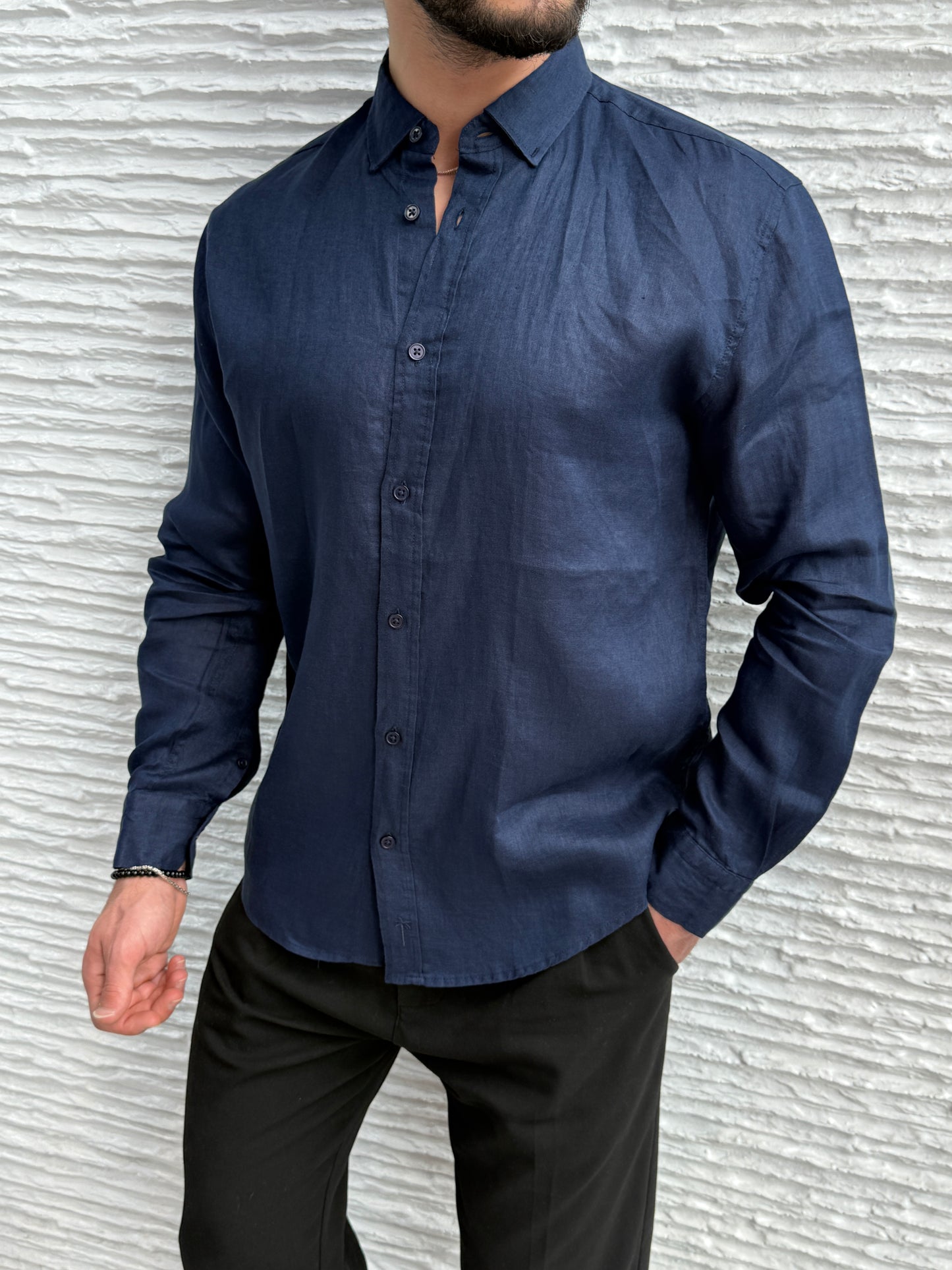 color:navy