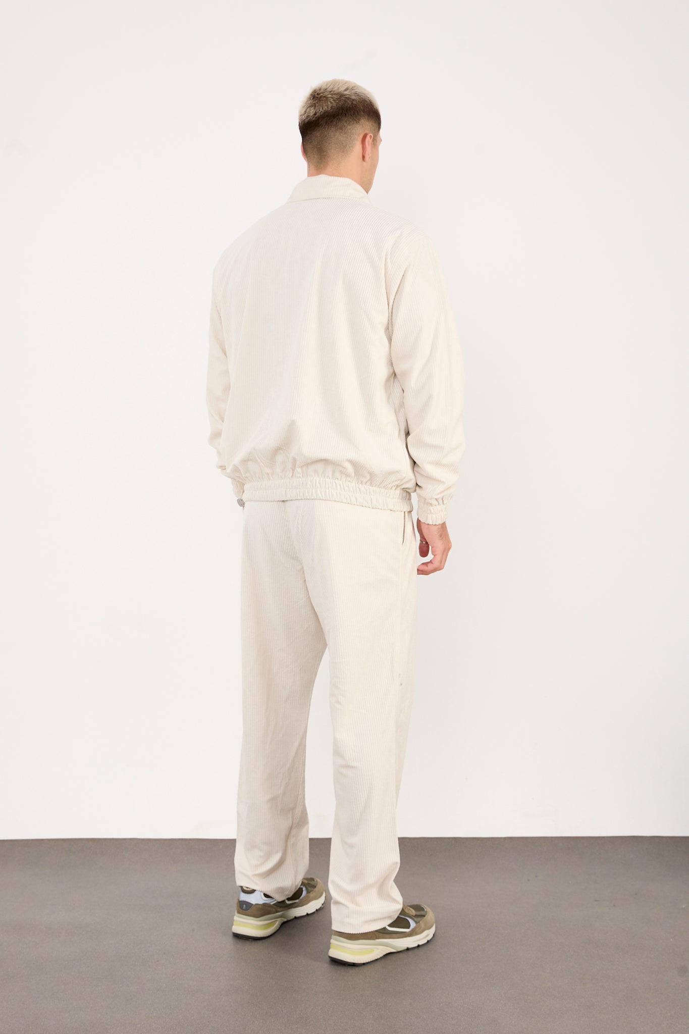 X-2037 Men’s Velour Zip Jacket & Matching Trousers Set – Cream