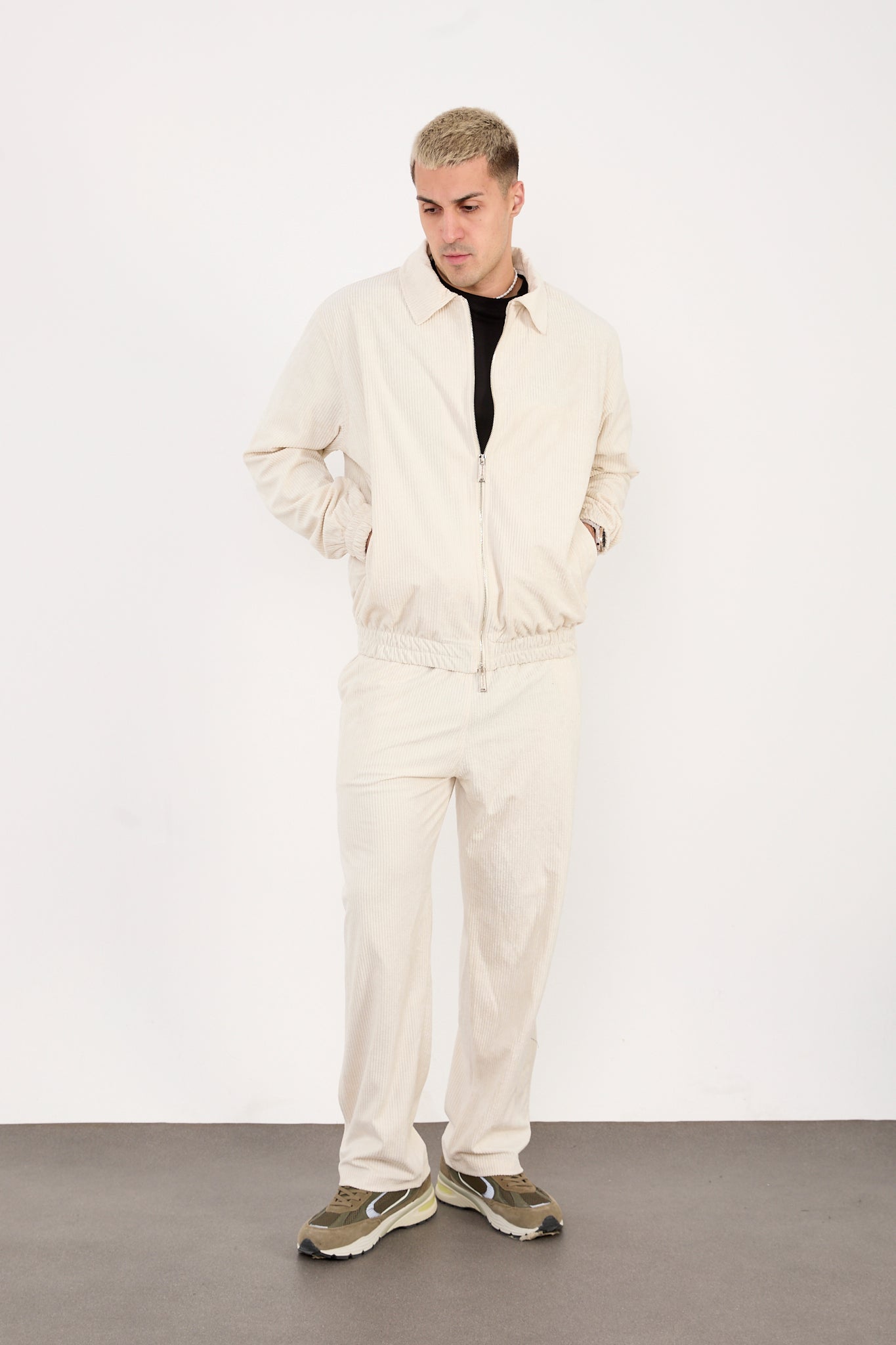 X-2037 Men’s Velour Zip Jacket & Matching Trousers Set – Cream