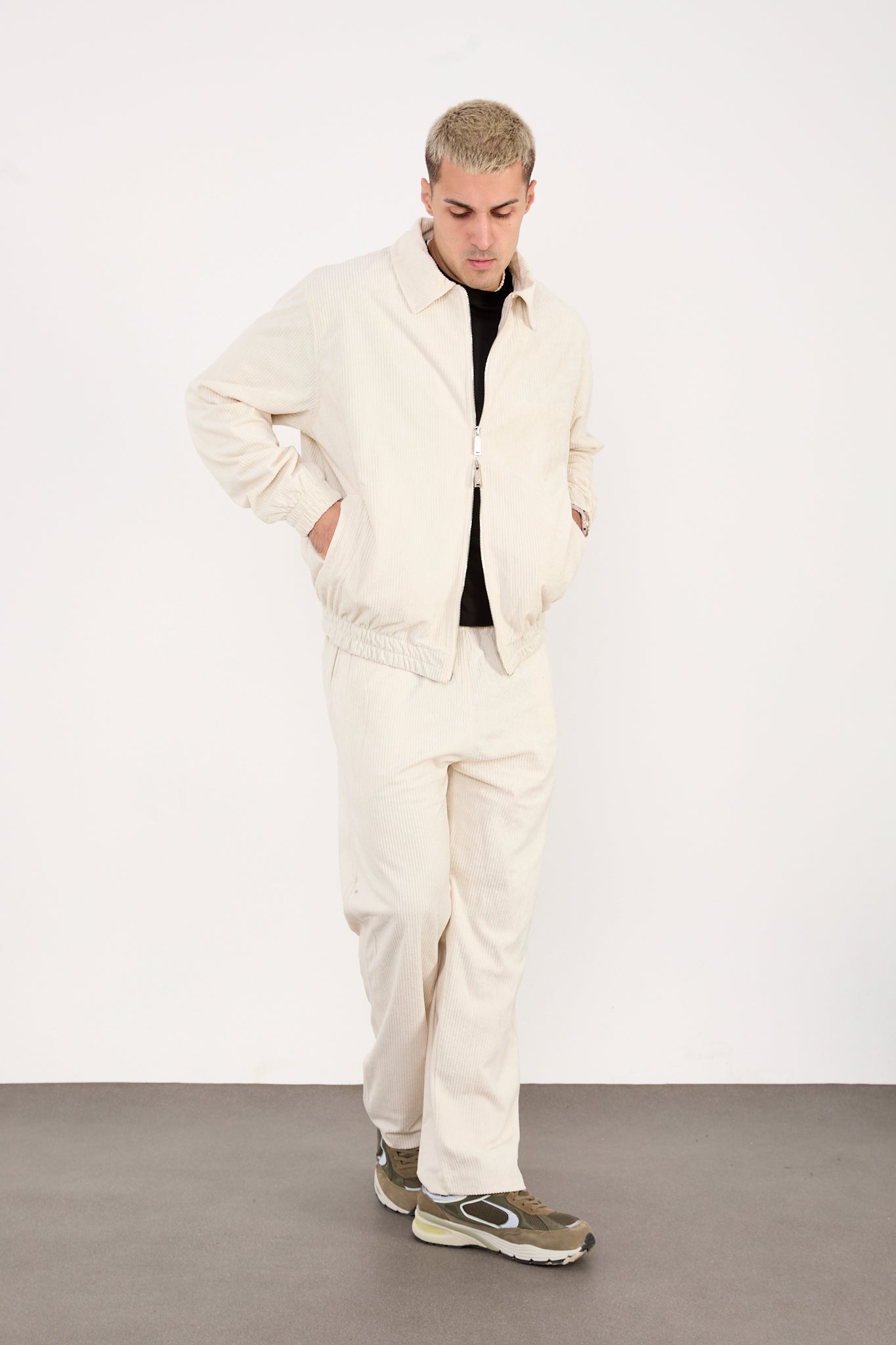 X-2037 Men’s Velour Zip Jacket & Matching Trousers Set – Cream