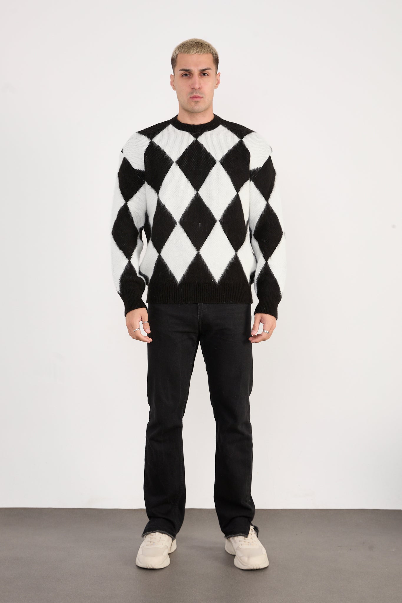 X-5008 Men’s Argyle Knit Sweater – Black & White