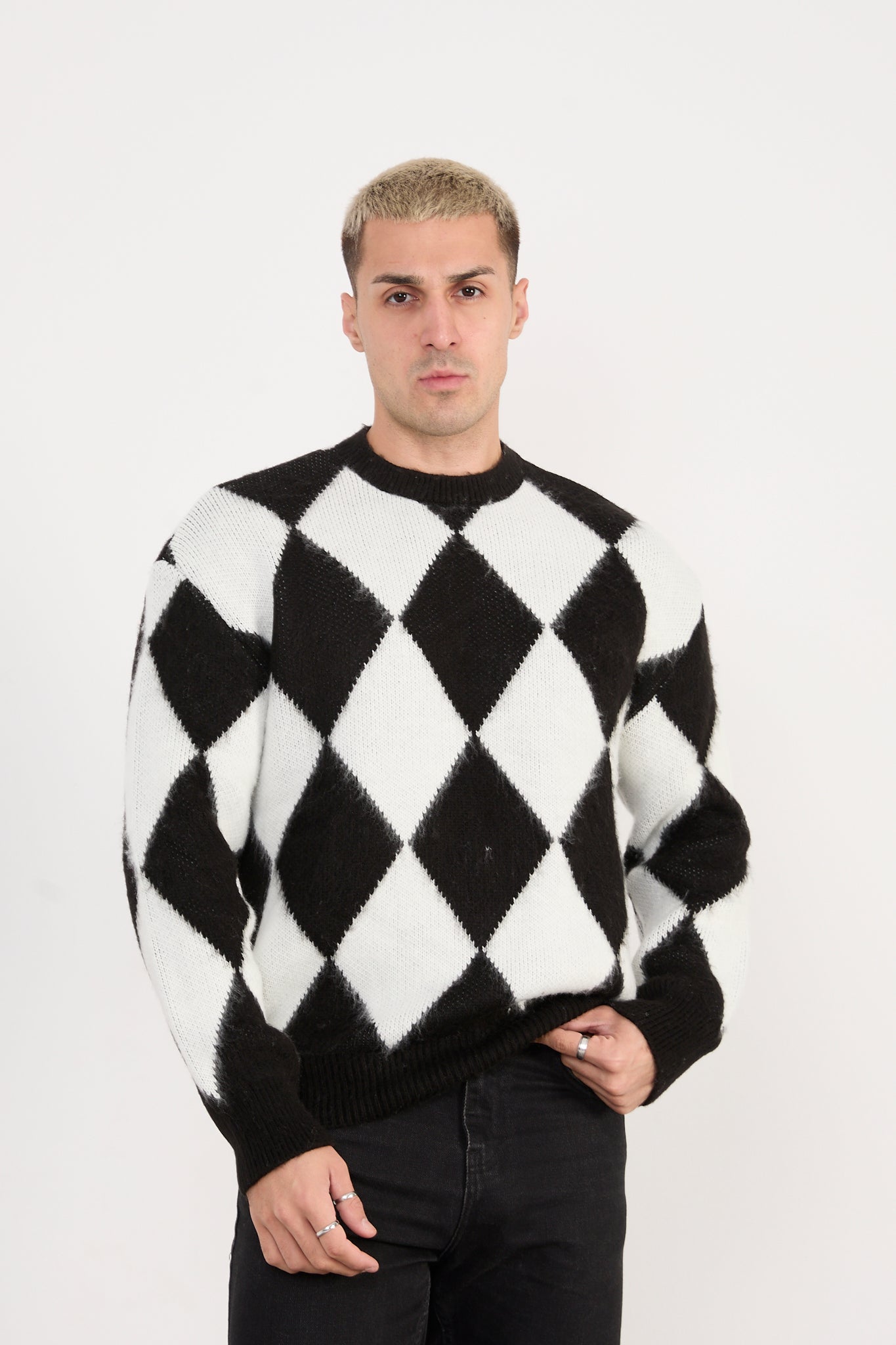 X-5008 Men’s Argyle Knit Sweater – Black & White