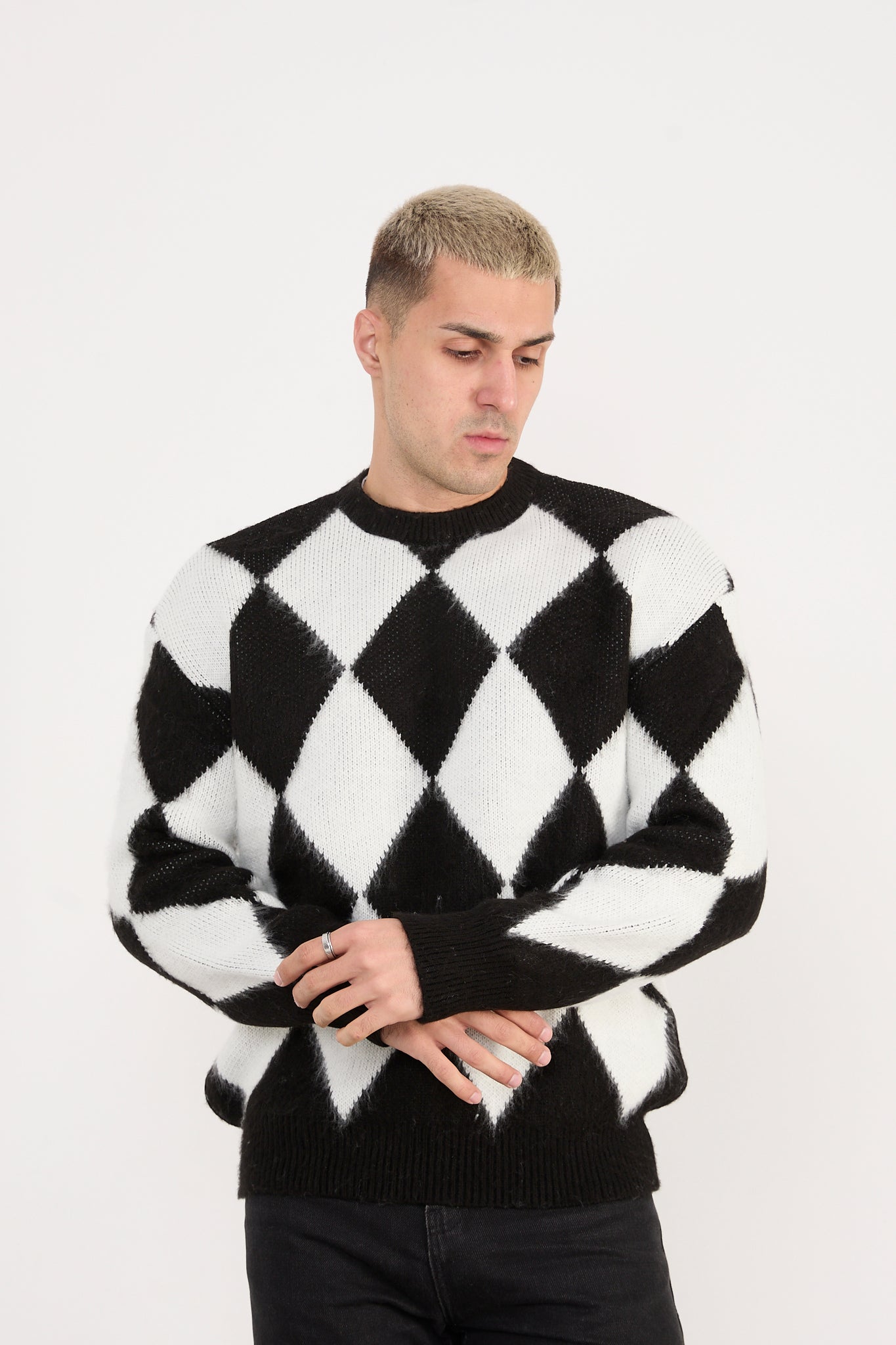 X-5008 Men’s Argyle Knit Sweater – Black & White