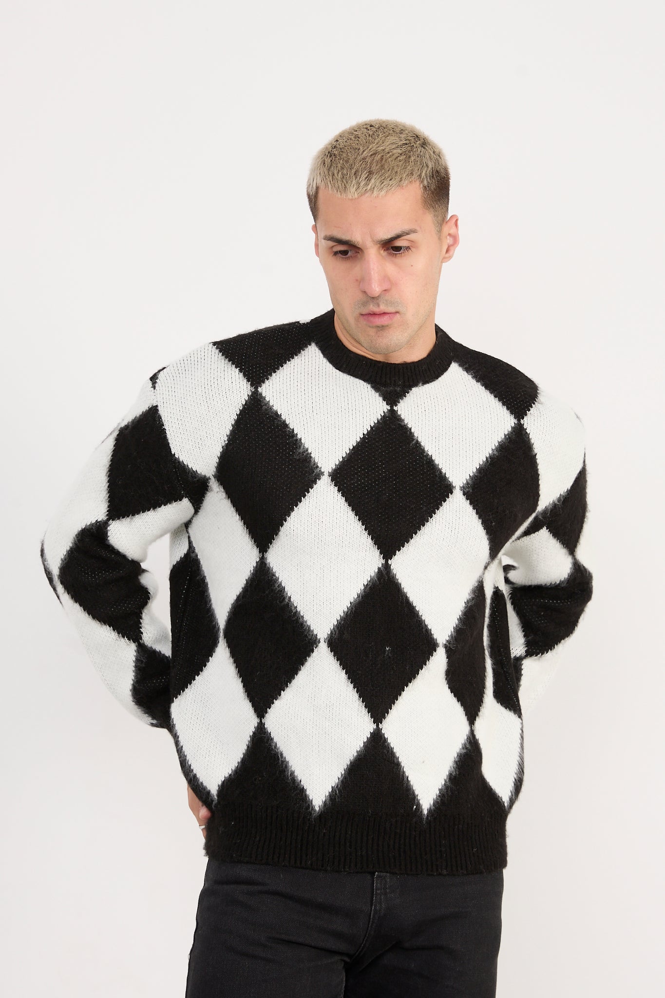 X-5008 Men’s Argyle Knit Sweater – Black & White