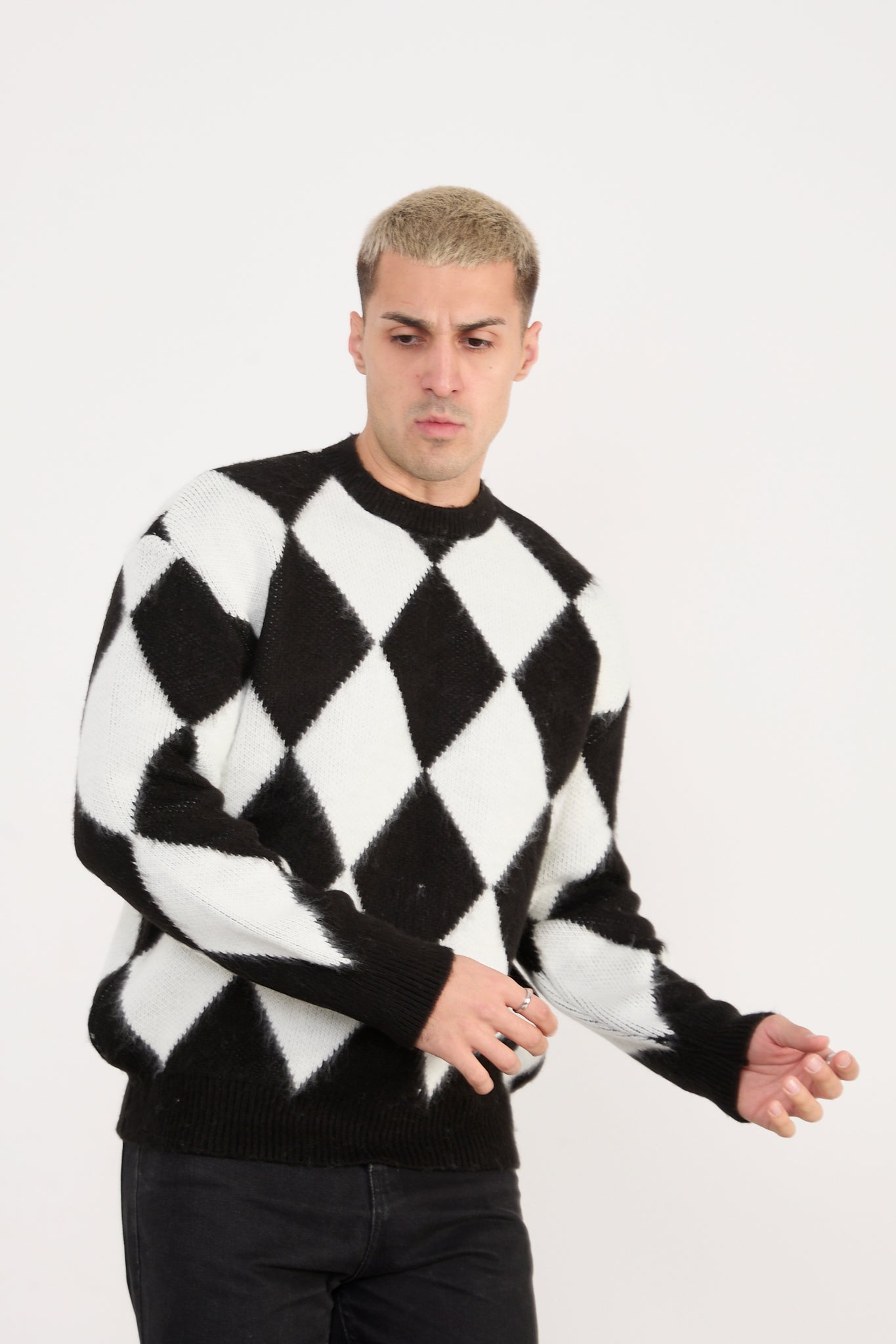 X-5008 Men’s Argyle Knit Sweater – Black & White