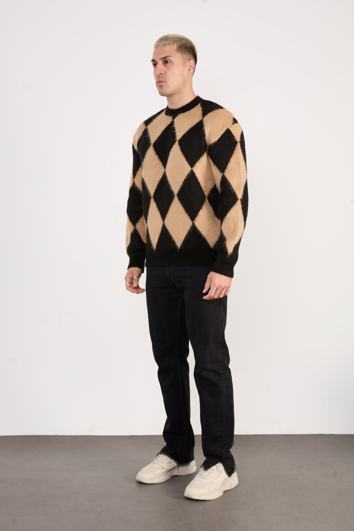 X-5008 Men’s Argyle Knit Sweater – Beige & Black