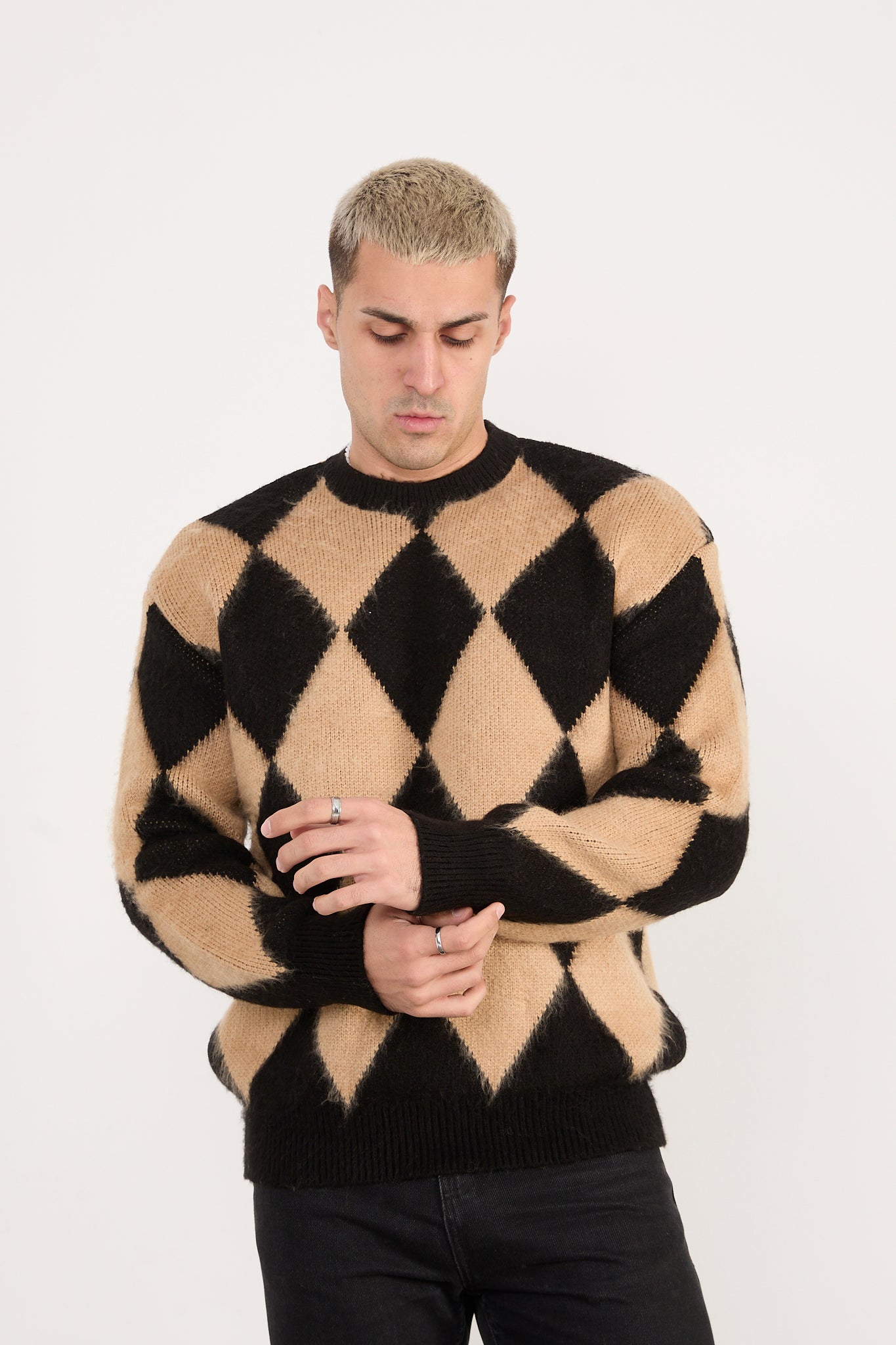 X-5008 Men’s Argyle Knit Sweater – Beige & Black
