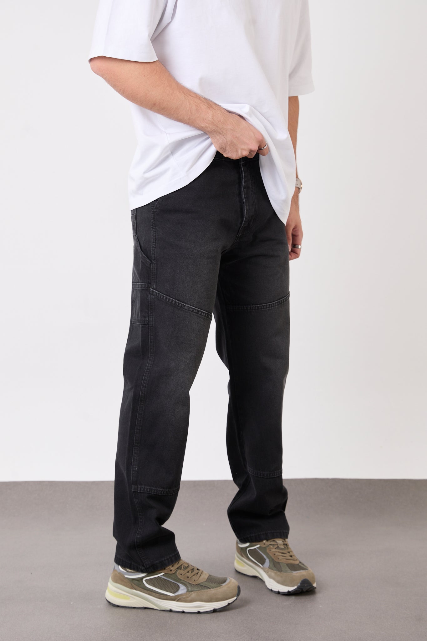 T-3009-2 Men’s Black Utility Pocket Jeans – Relaxed Straight Fit