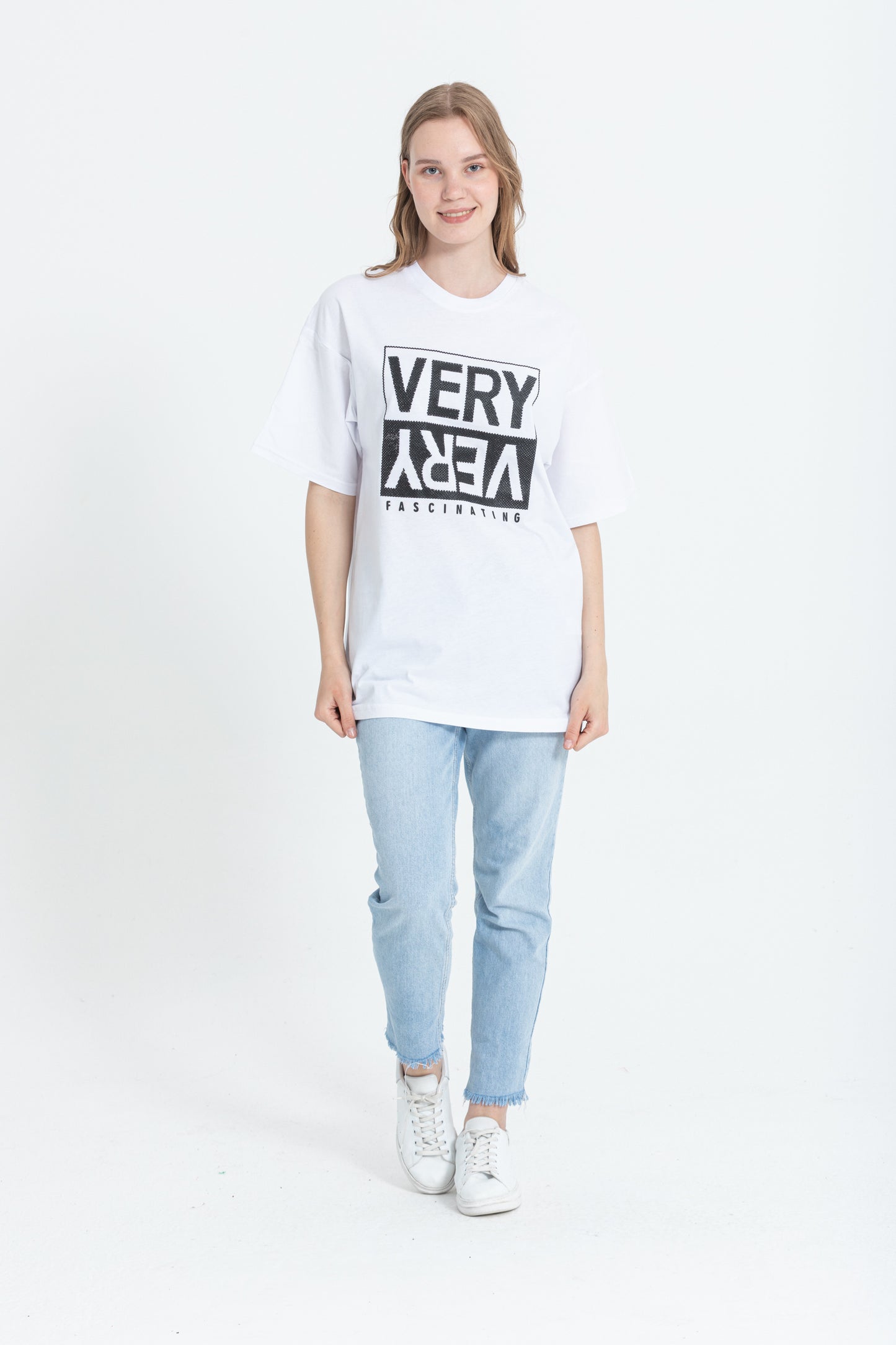 color:white