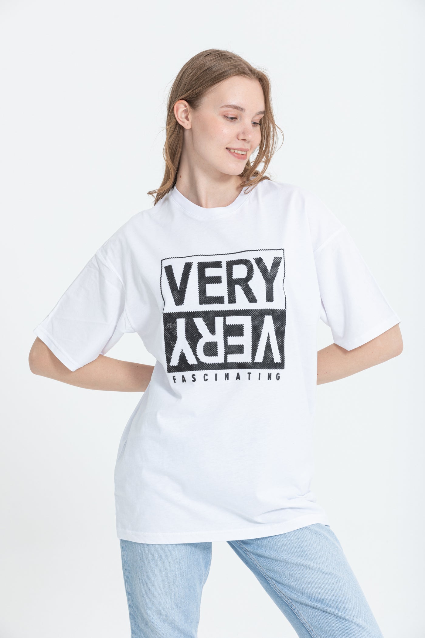 color:white