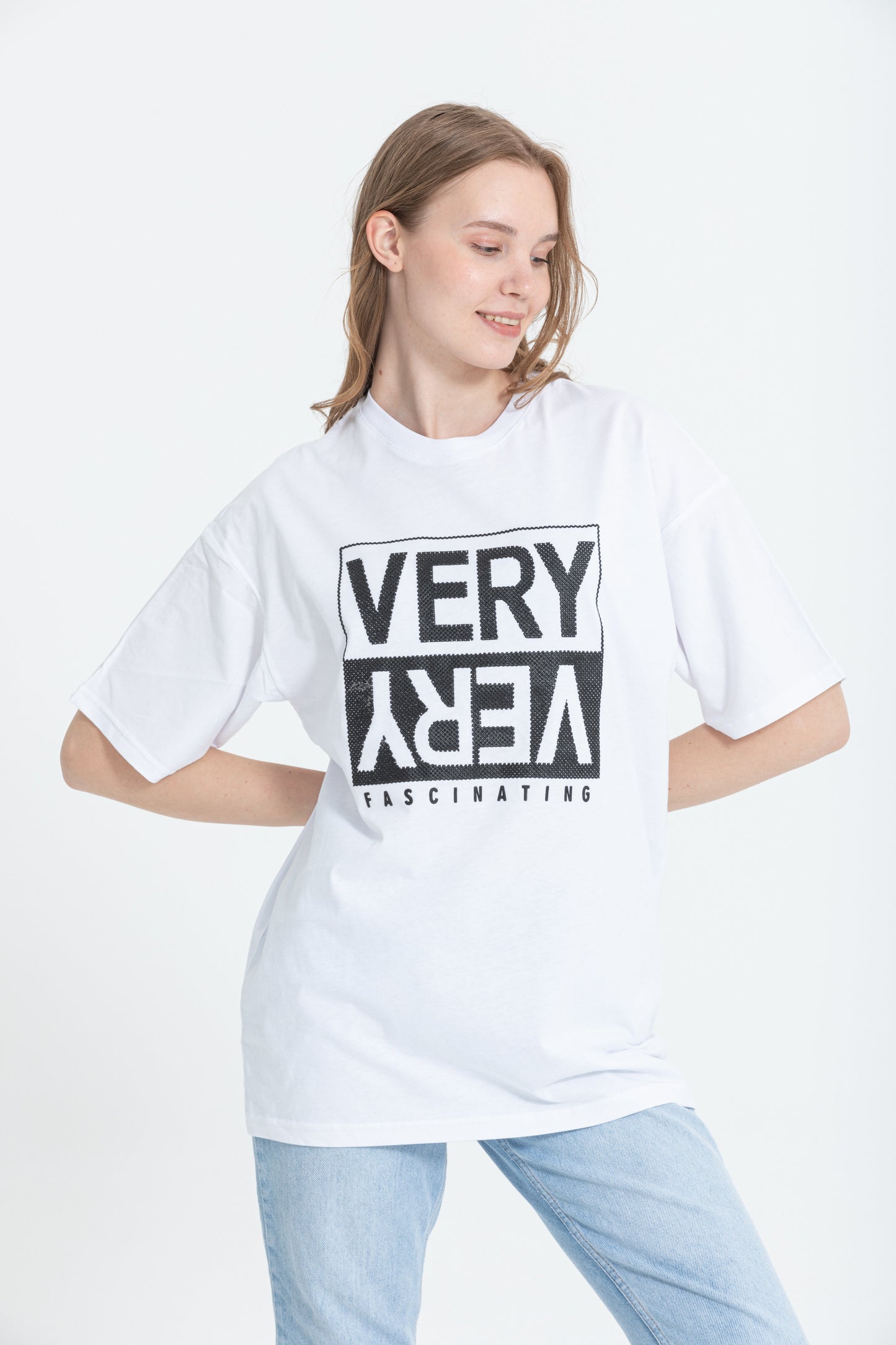 color:white