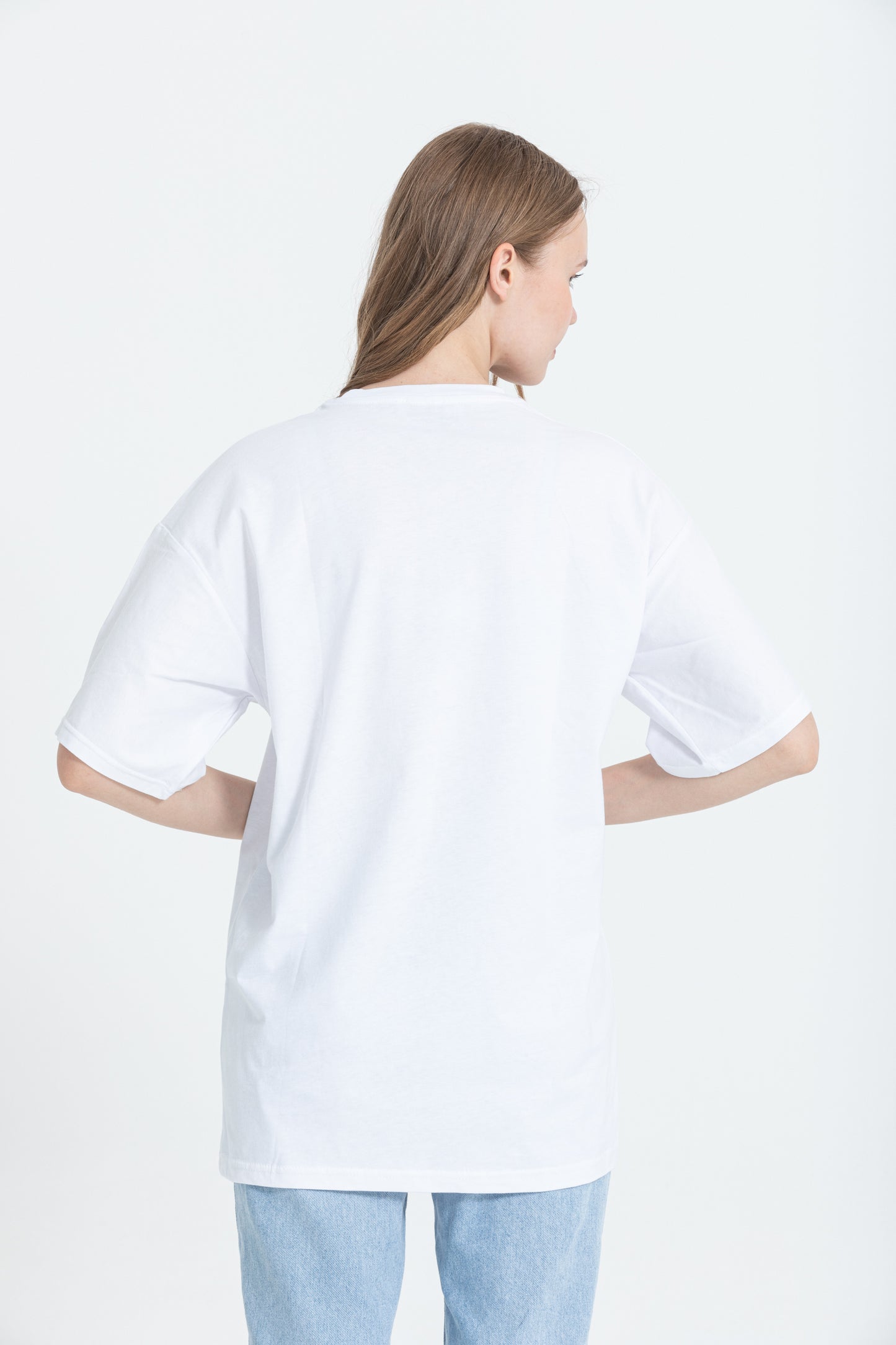 color:white