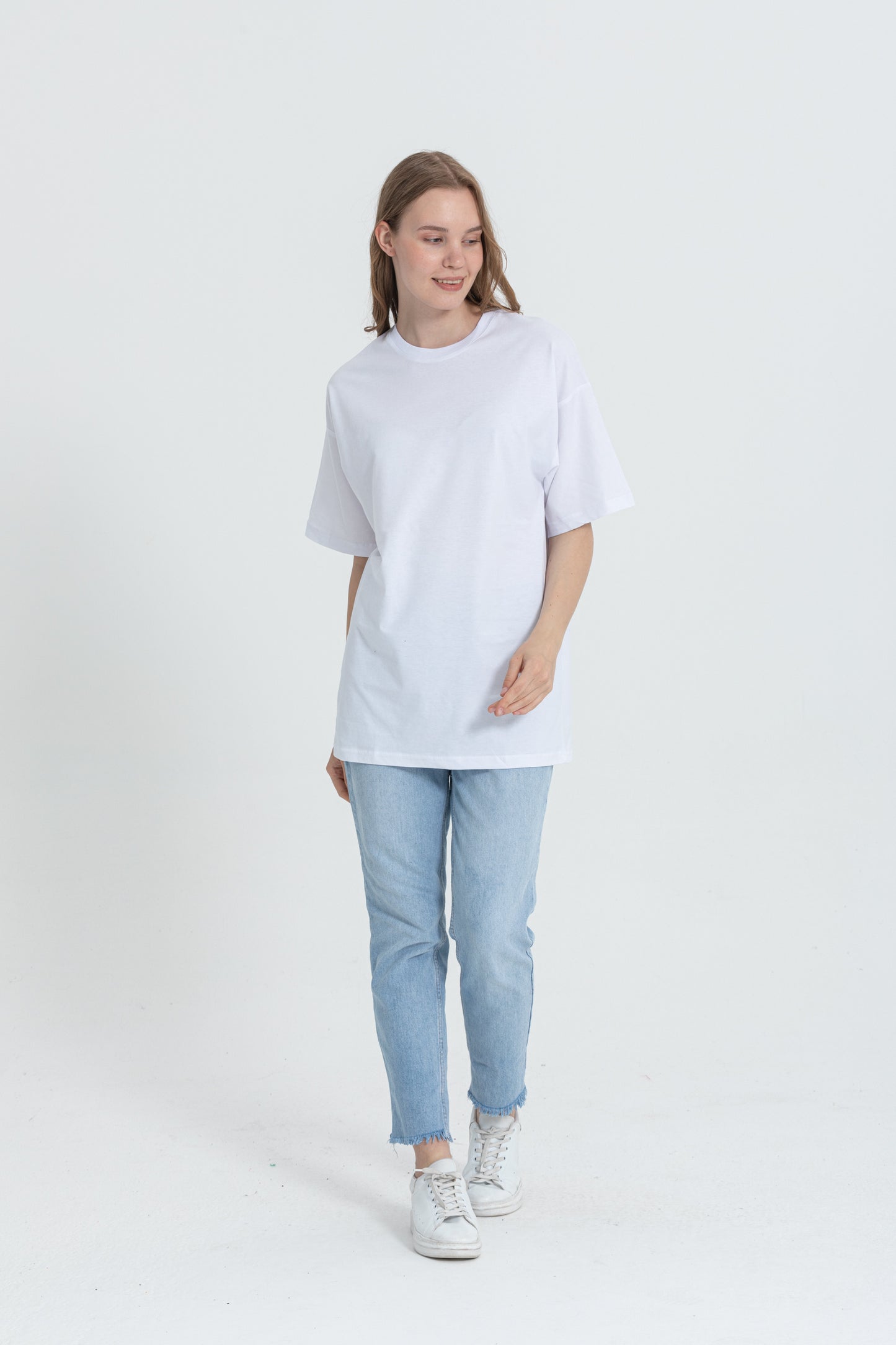 color:white