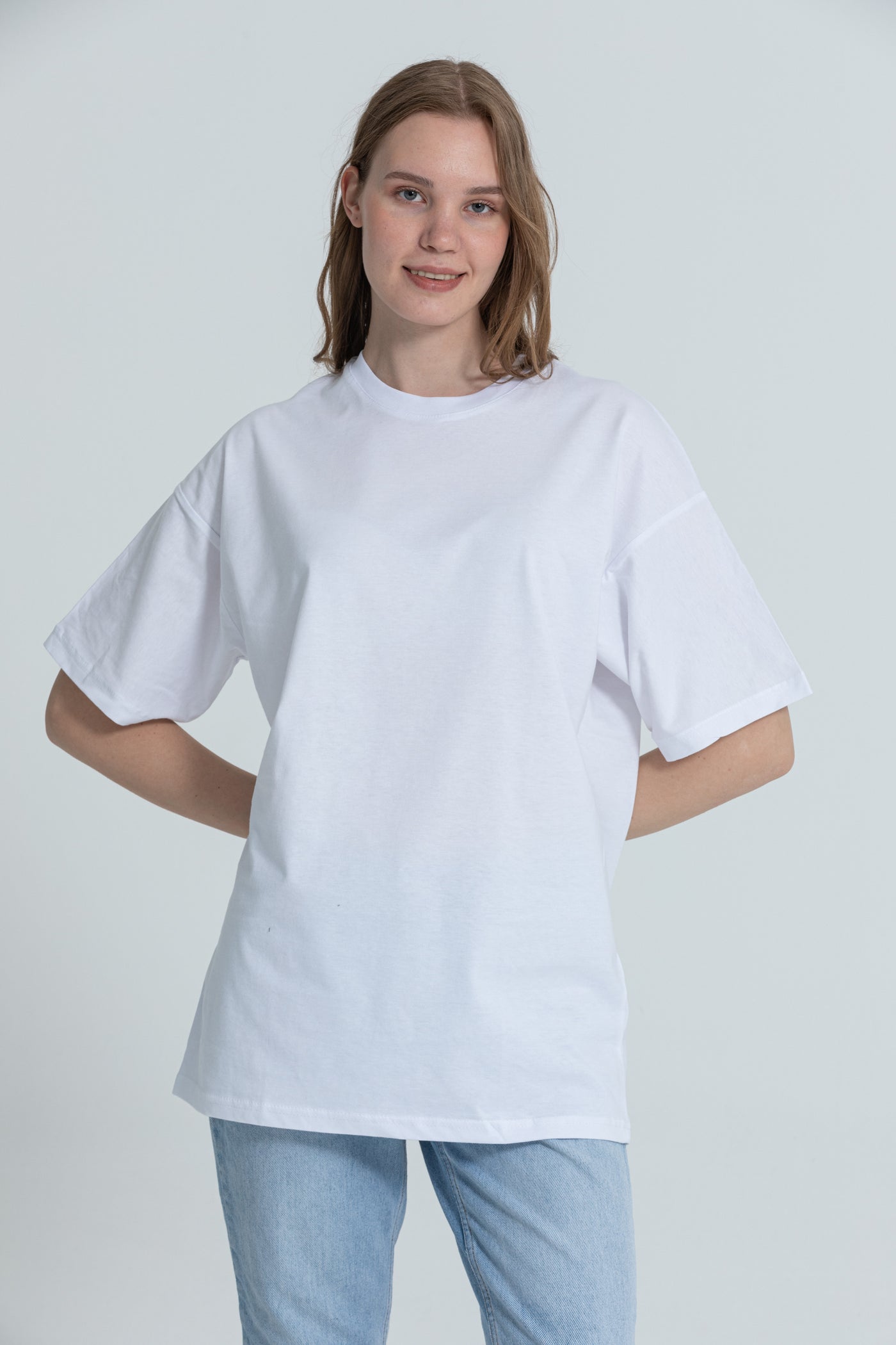 color:white