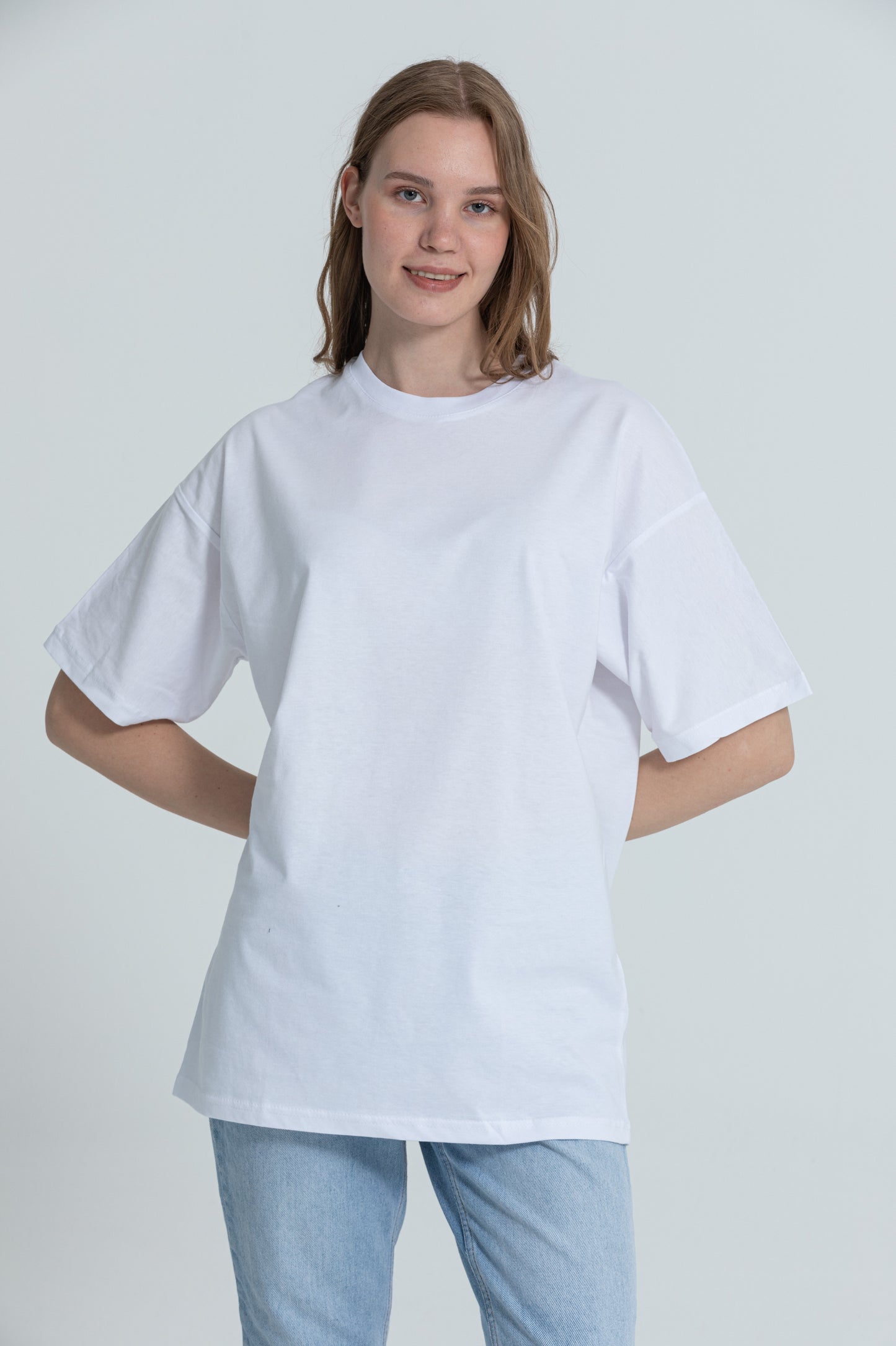 color:white