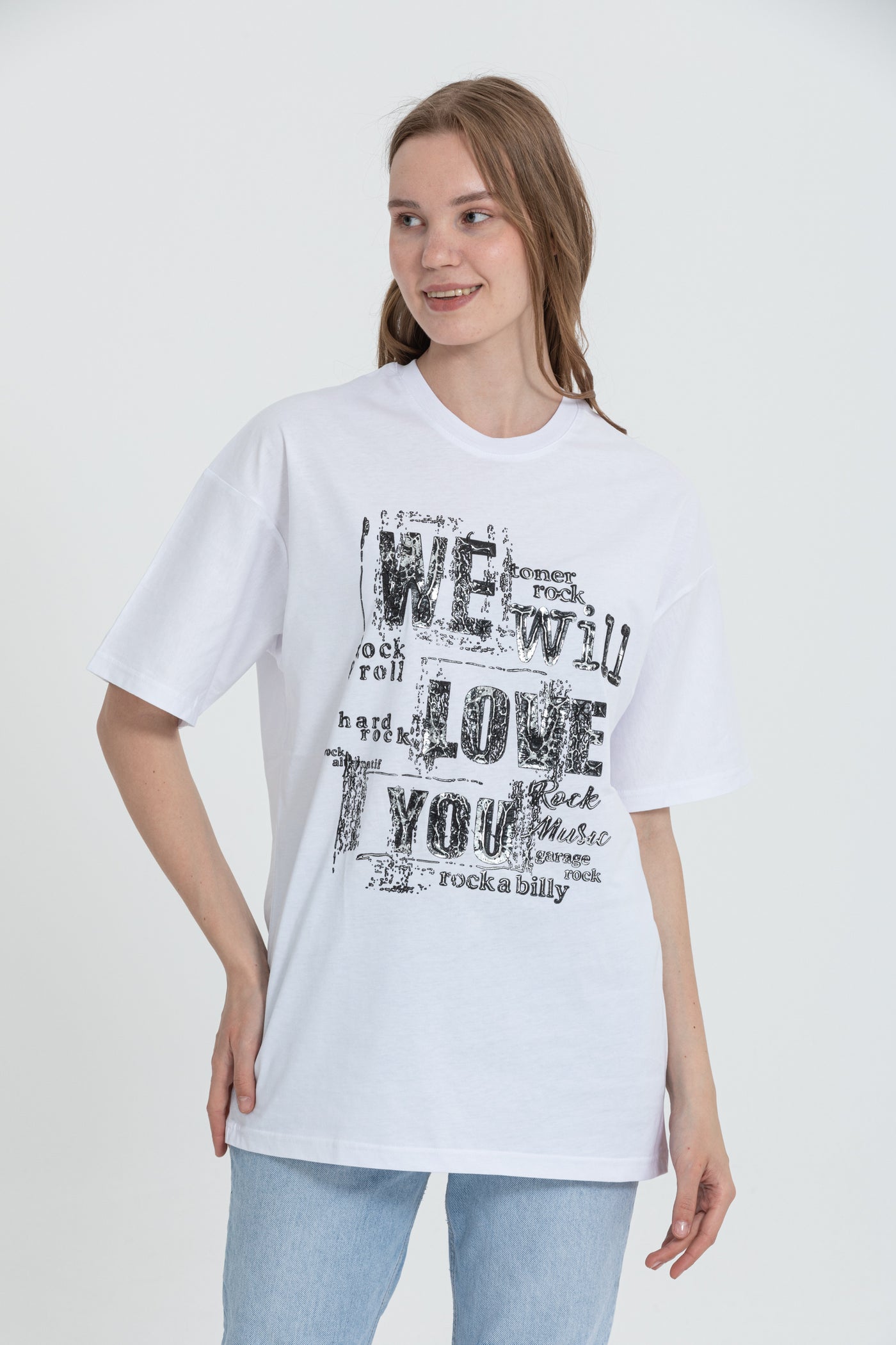 color:white
