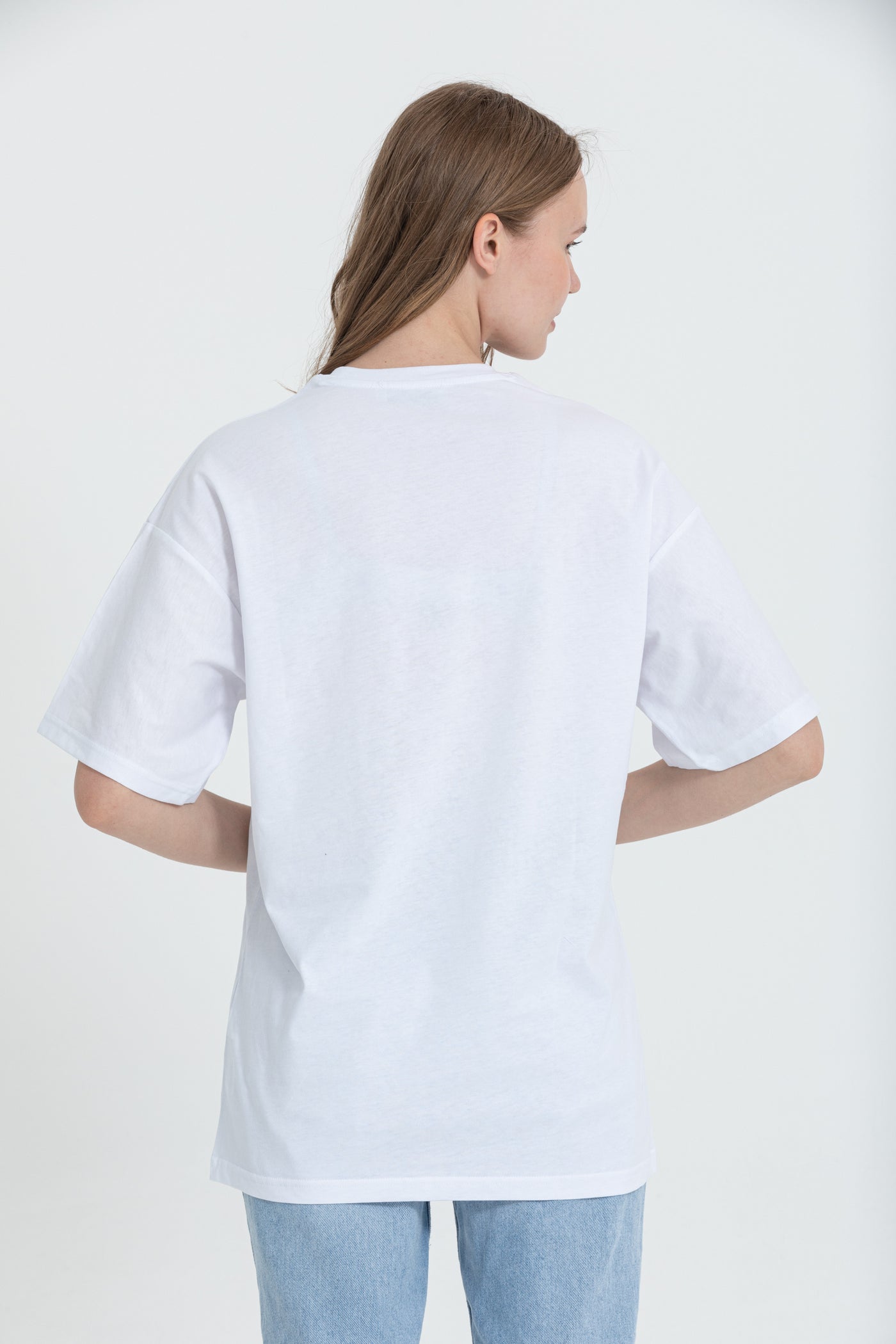color:white