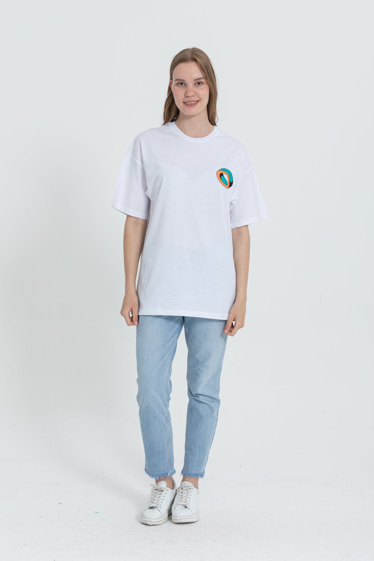color:white