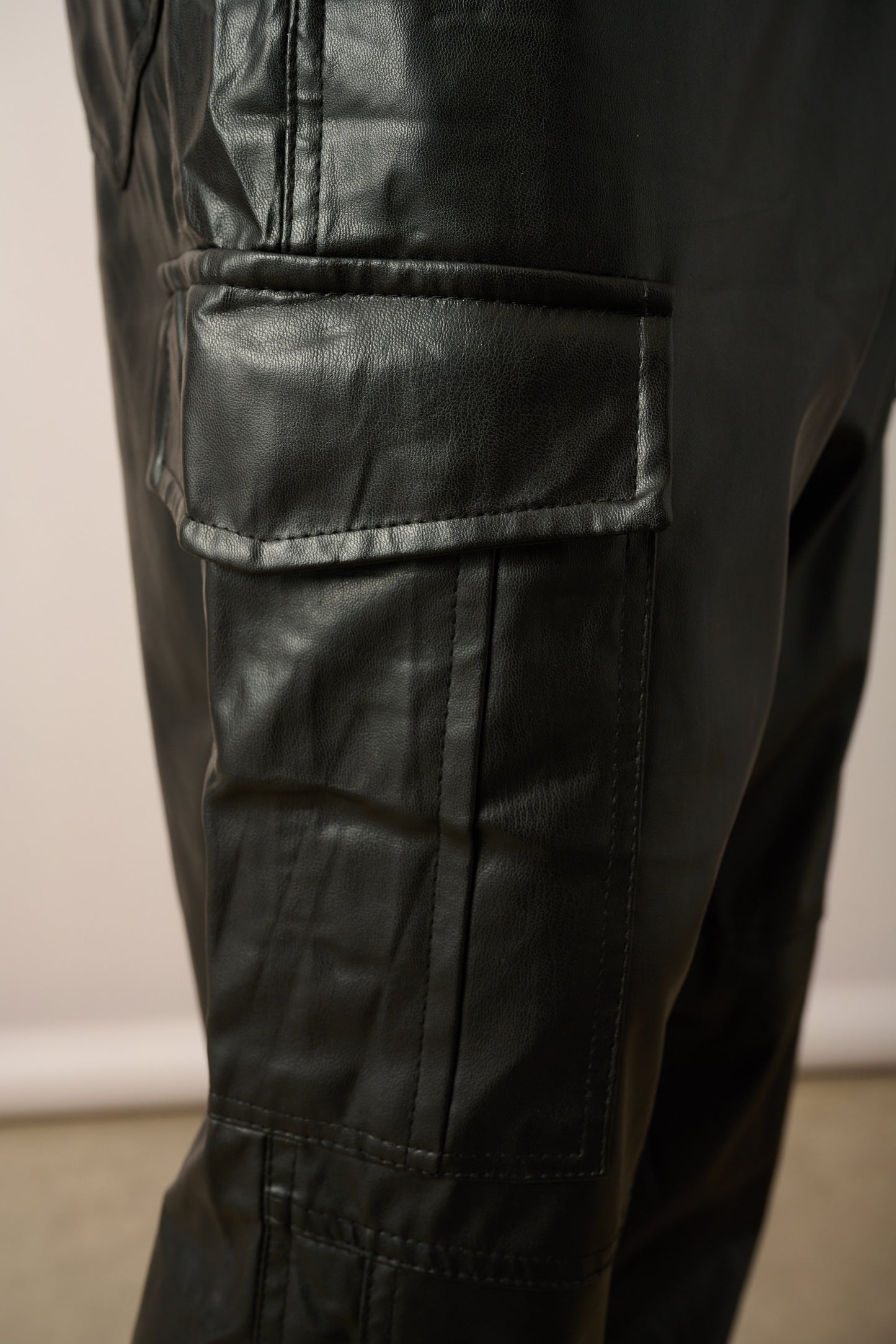 Men’s Black Split-Hem Vegan Leather Cargo Pants with Double Flap Pockets R-4341
