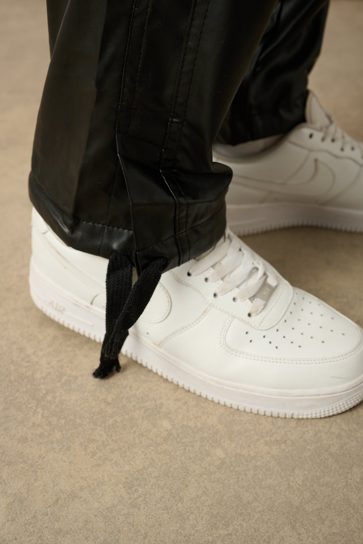 Men’s Black Split-Hem Vegan Leather Cargo Pants with Double Flap Pockets R-4341