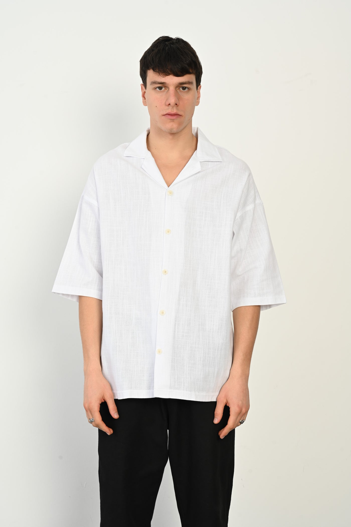 color:white