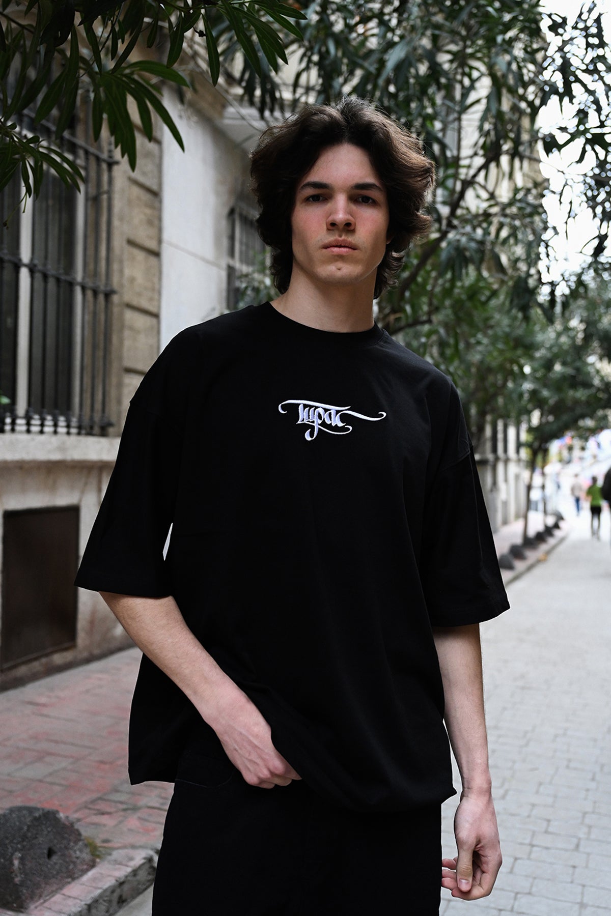 color:black