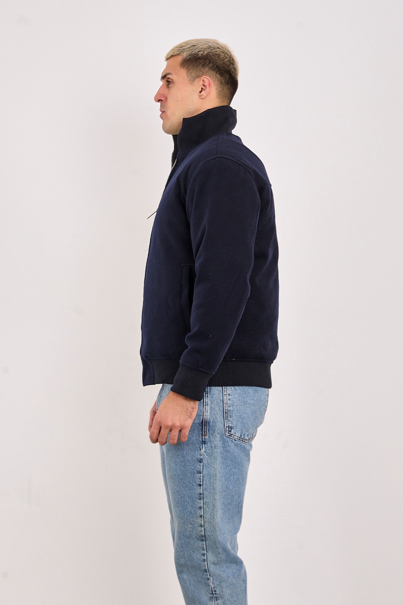 color:navy