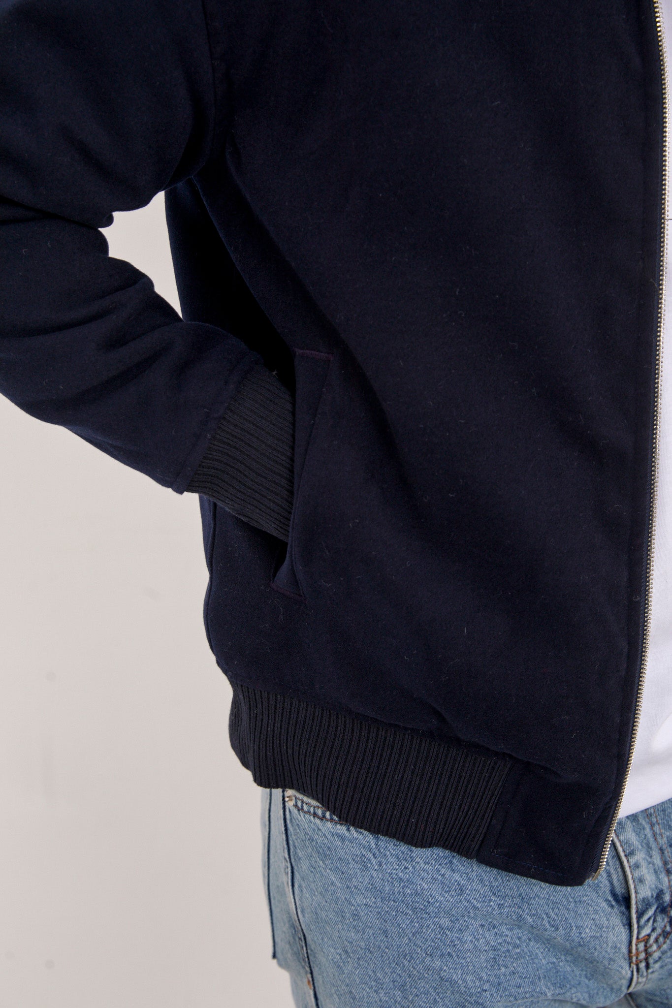 color:navy