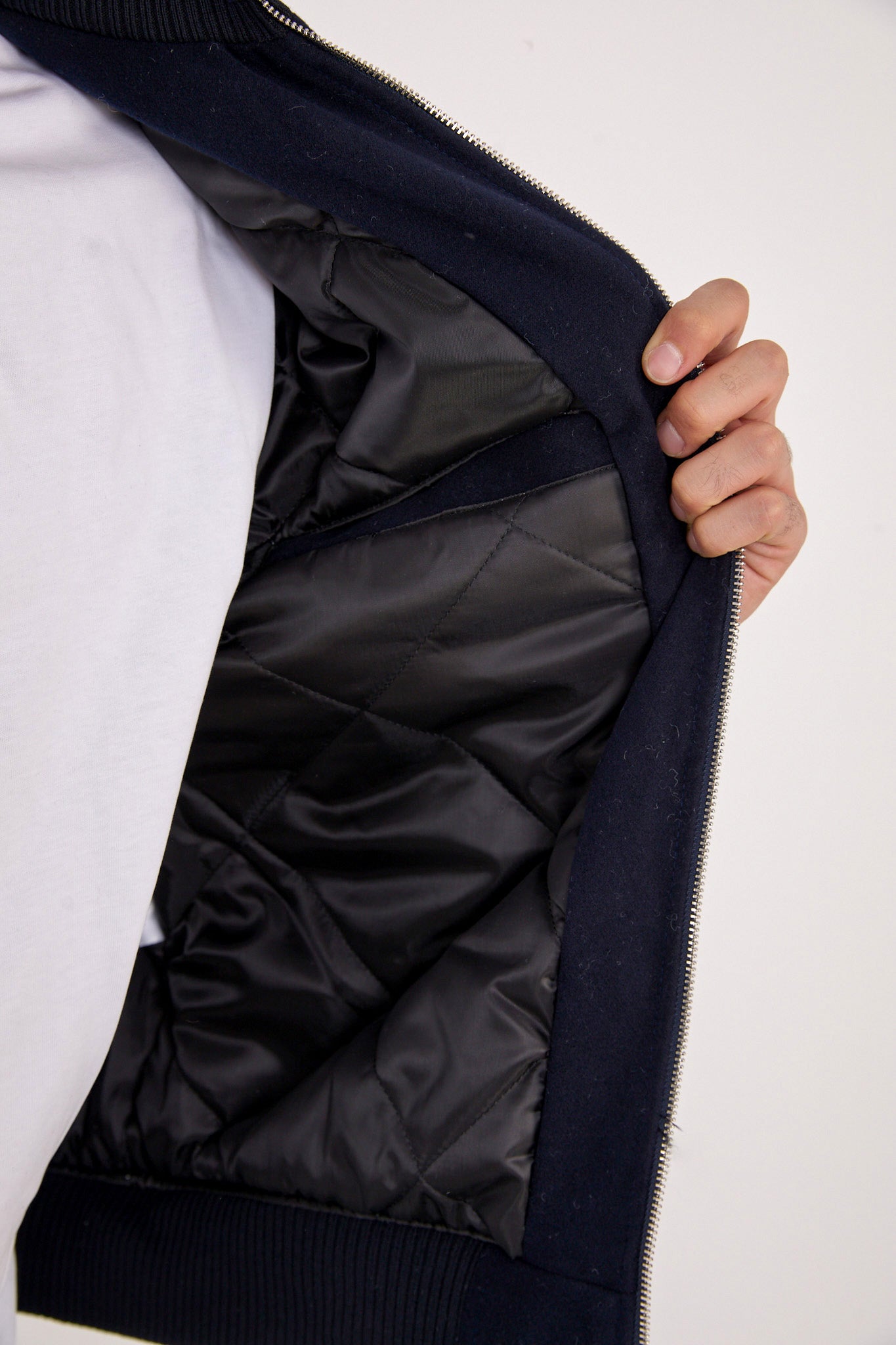 color:navy