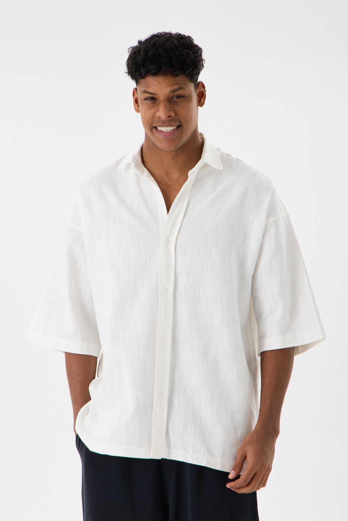 color:white