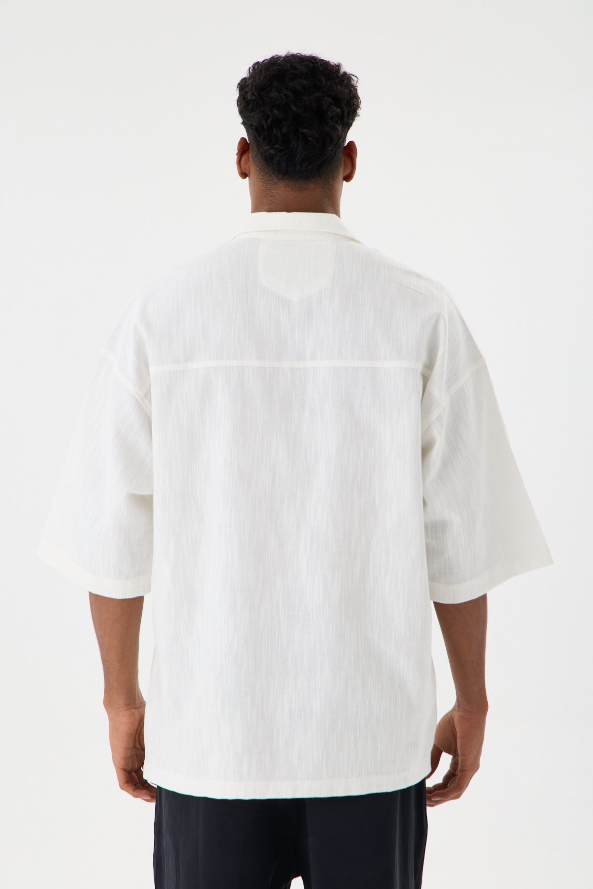 color:white