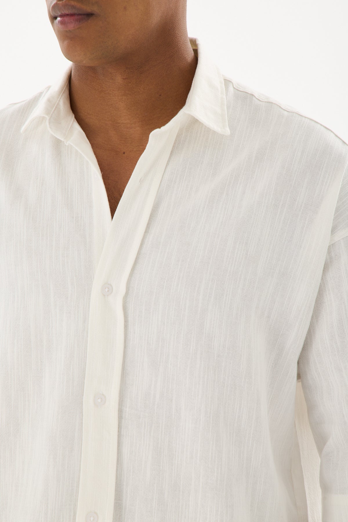 color:white