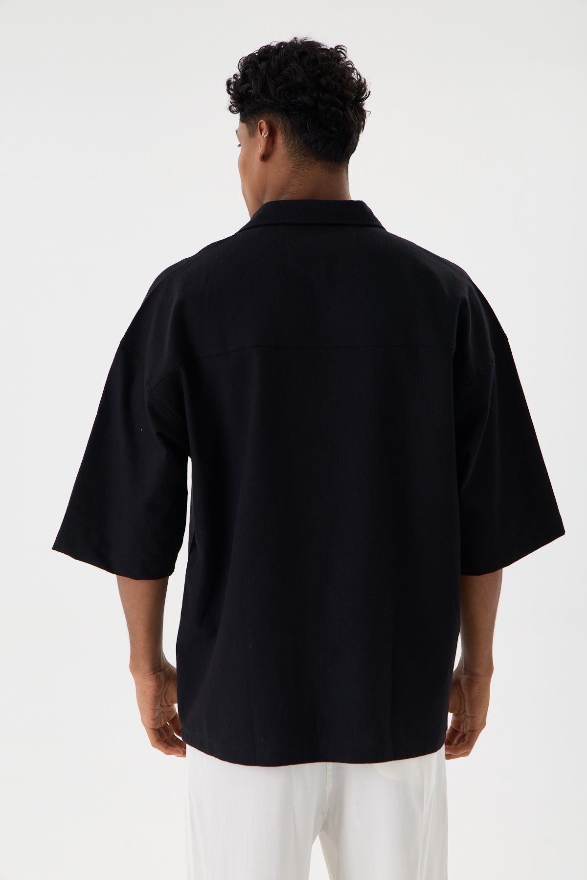 color:black