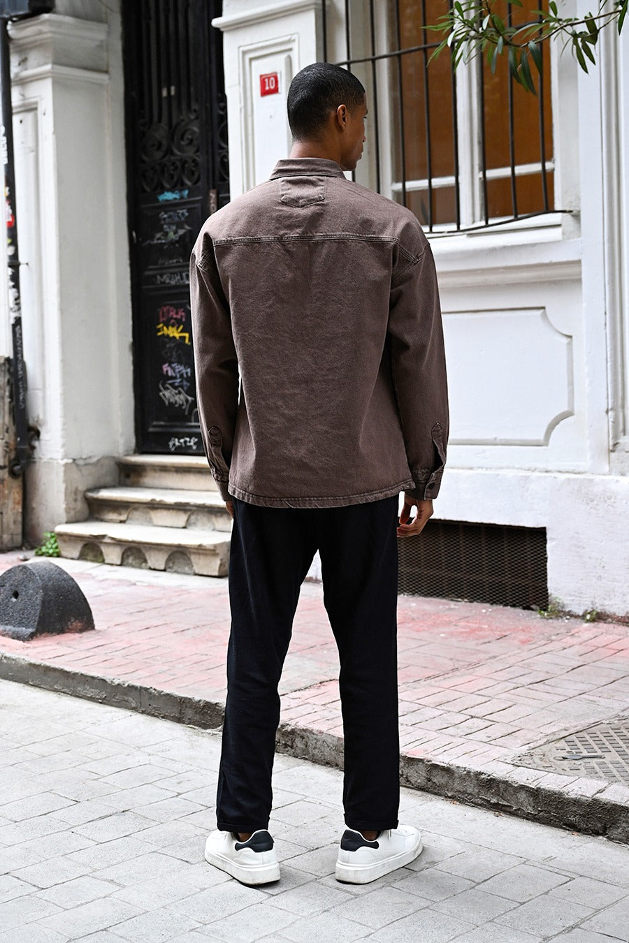 color:brown