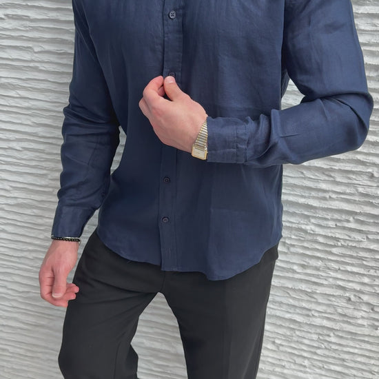 color:navy