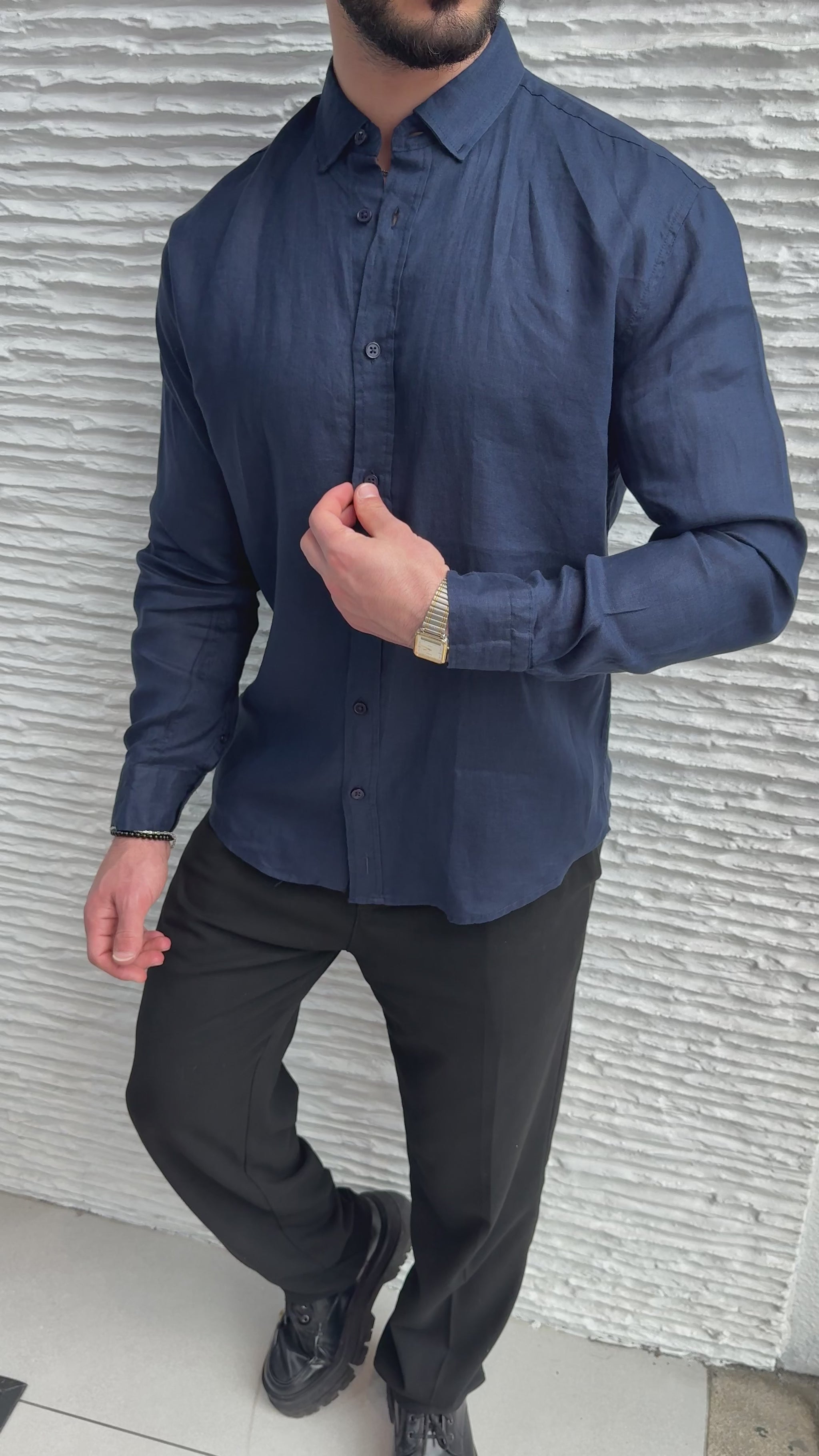 color:navy