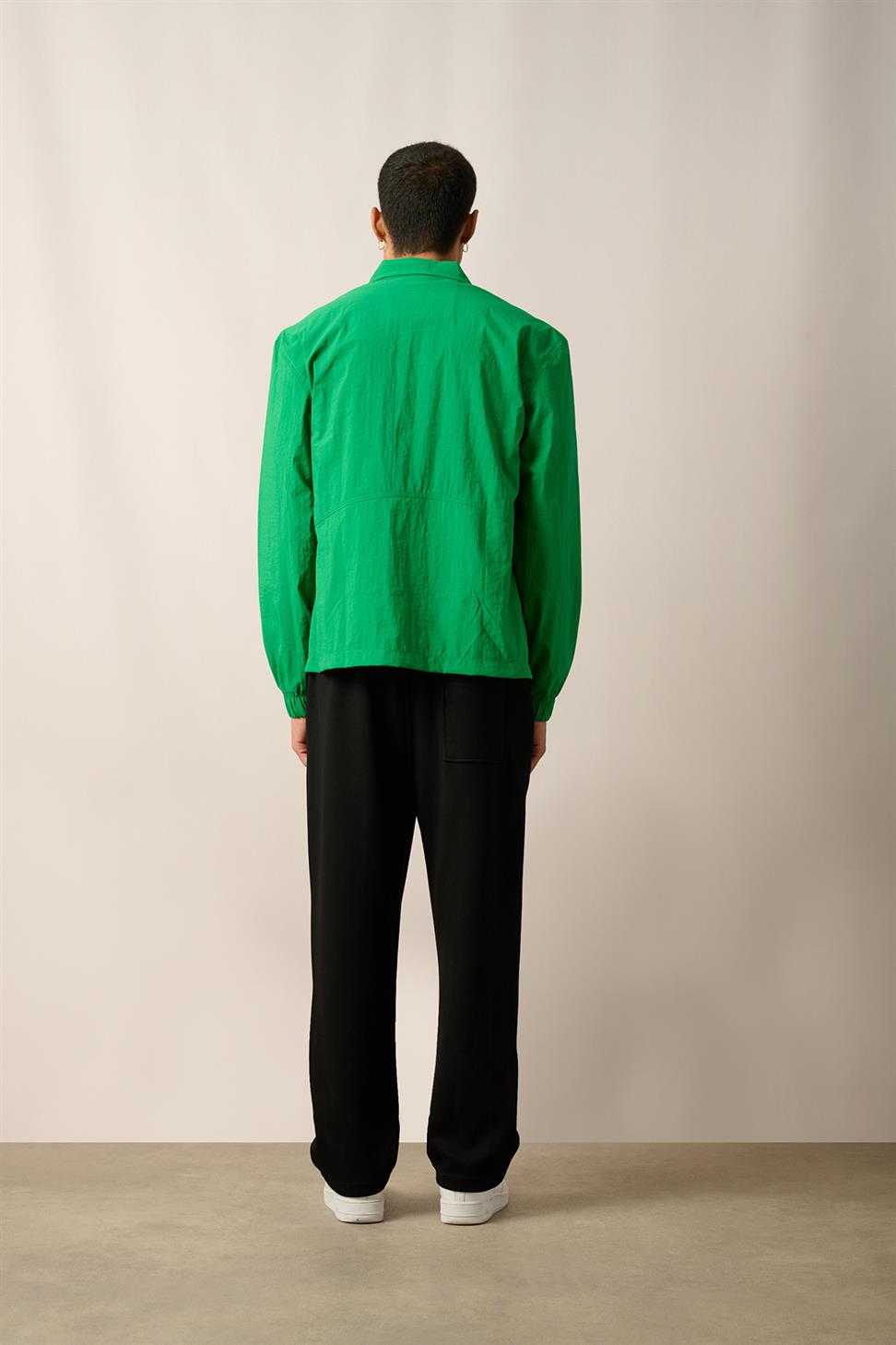 R-2446 Men’s Elastic Cuff Pocket Detail Parachute Windbreaker – Benetton Green