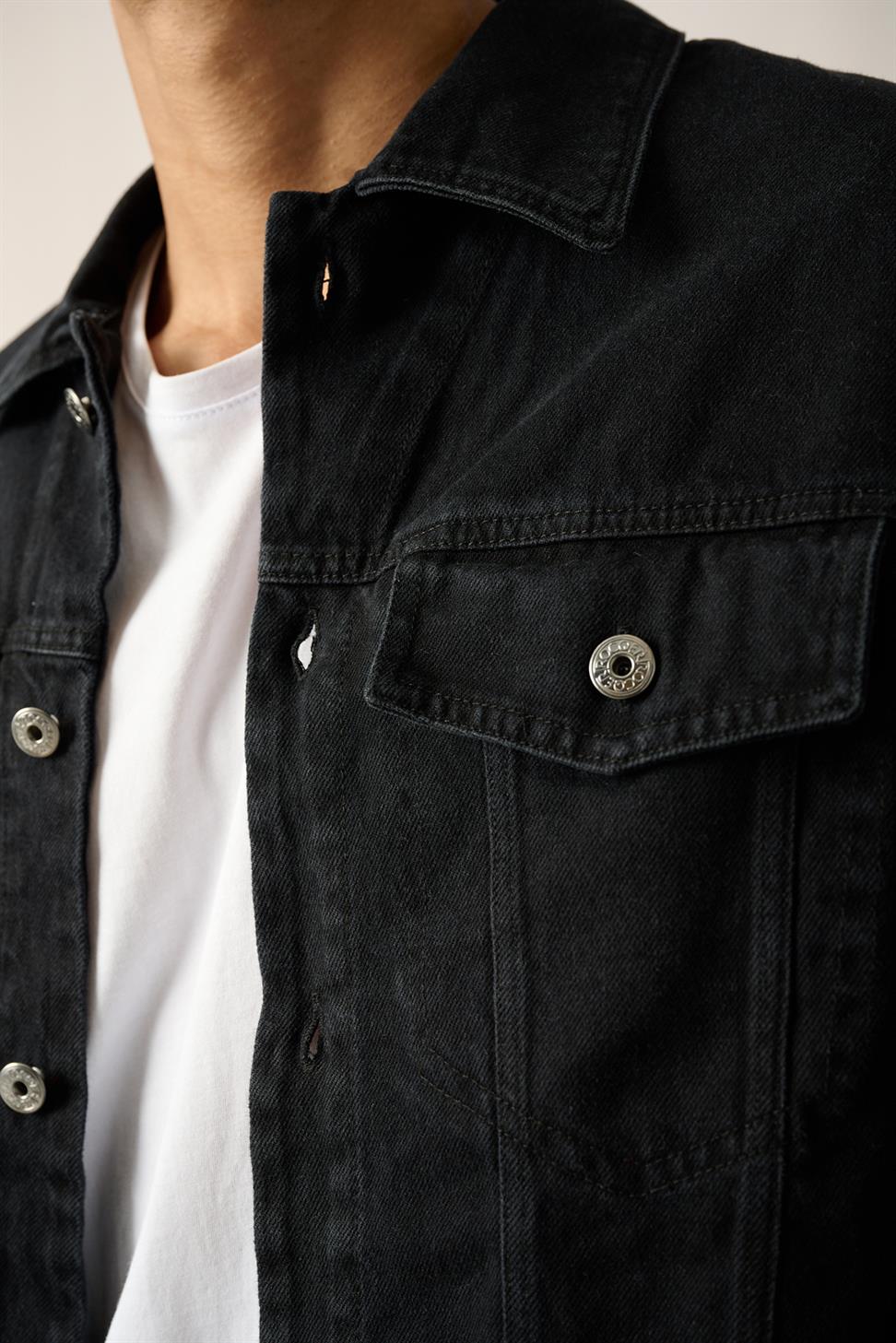 R-2457 Men’s Washed Denim Jacket with Flap Pockets – Black
