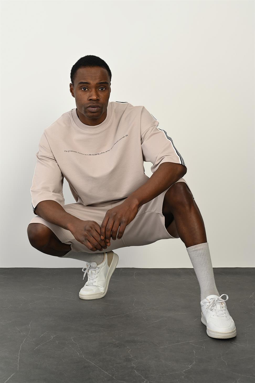 R-4368 Striped Detail T-Shirt & Shorts Two-Thread Set – Beige