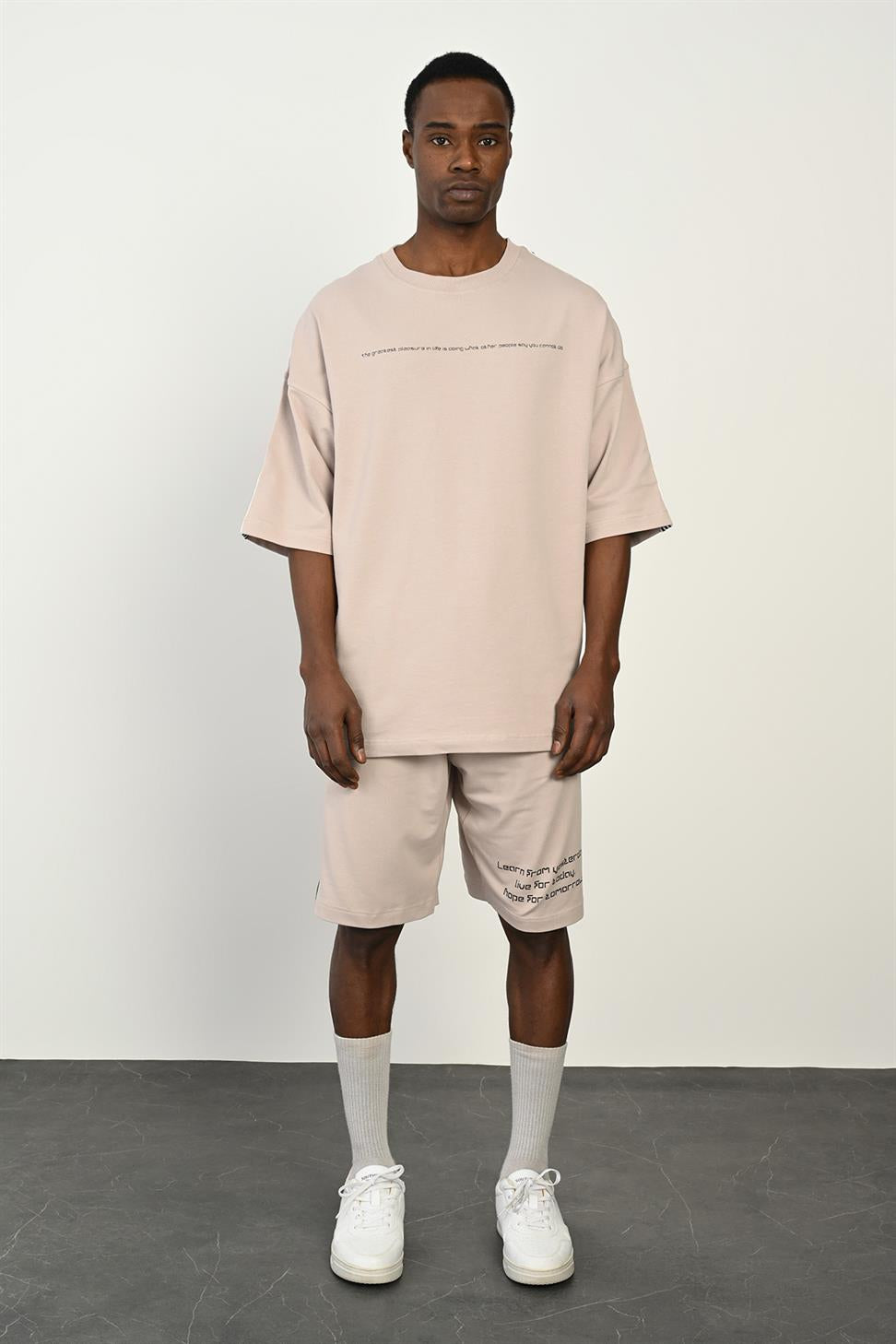 R-4368 Striped Detail T-Shirt & Shorts Two-Thread Set – Beige